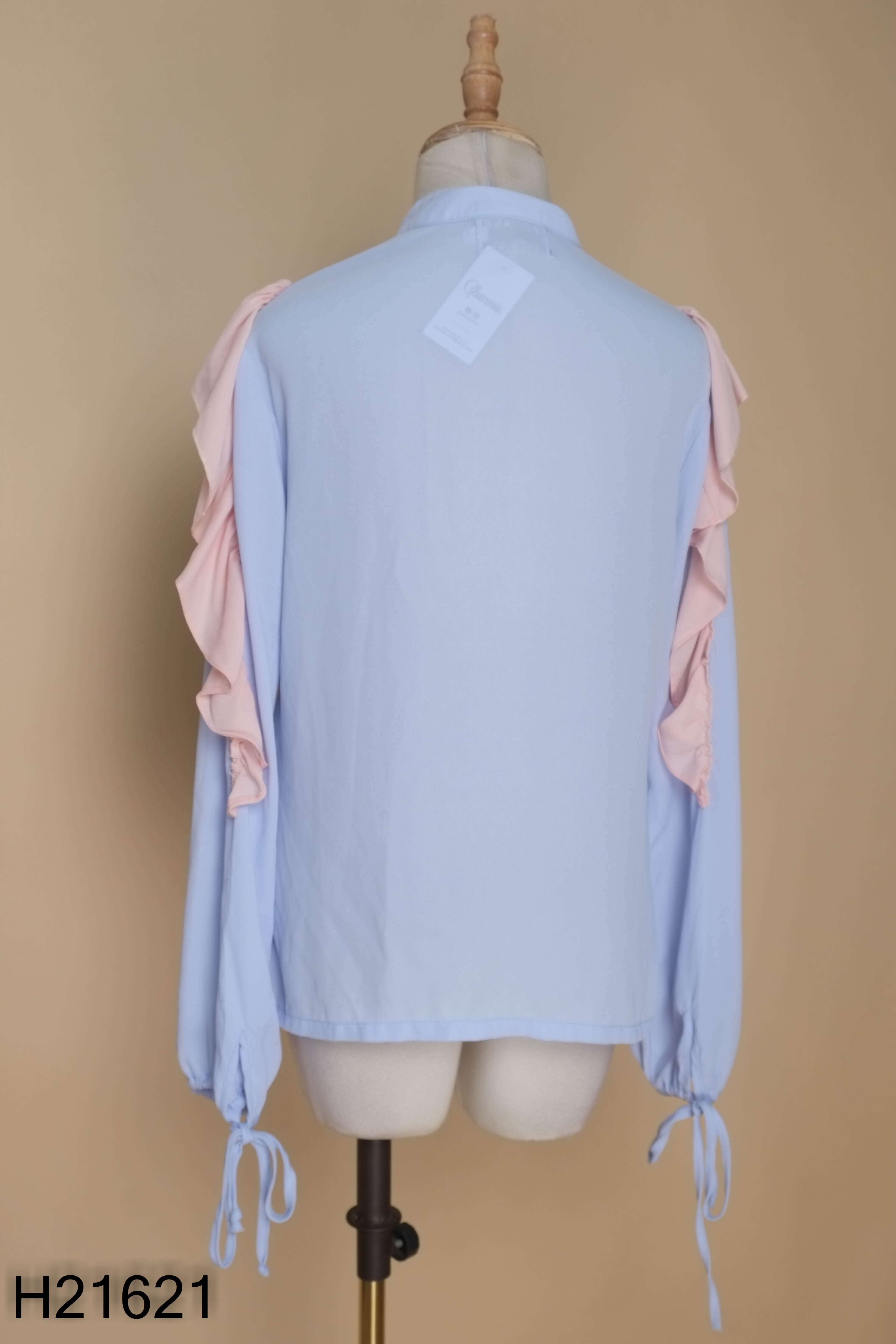 Áo xanh pastel nơ cổ