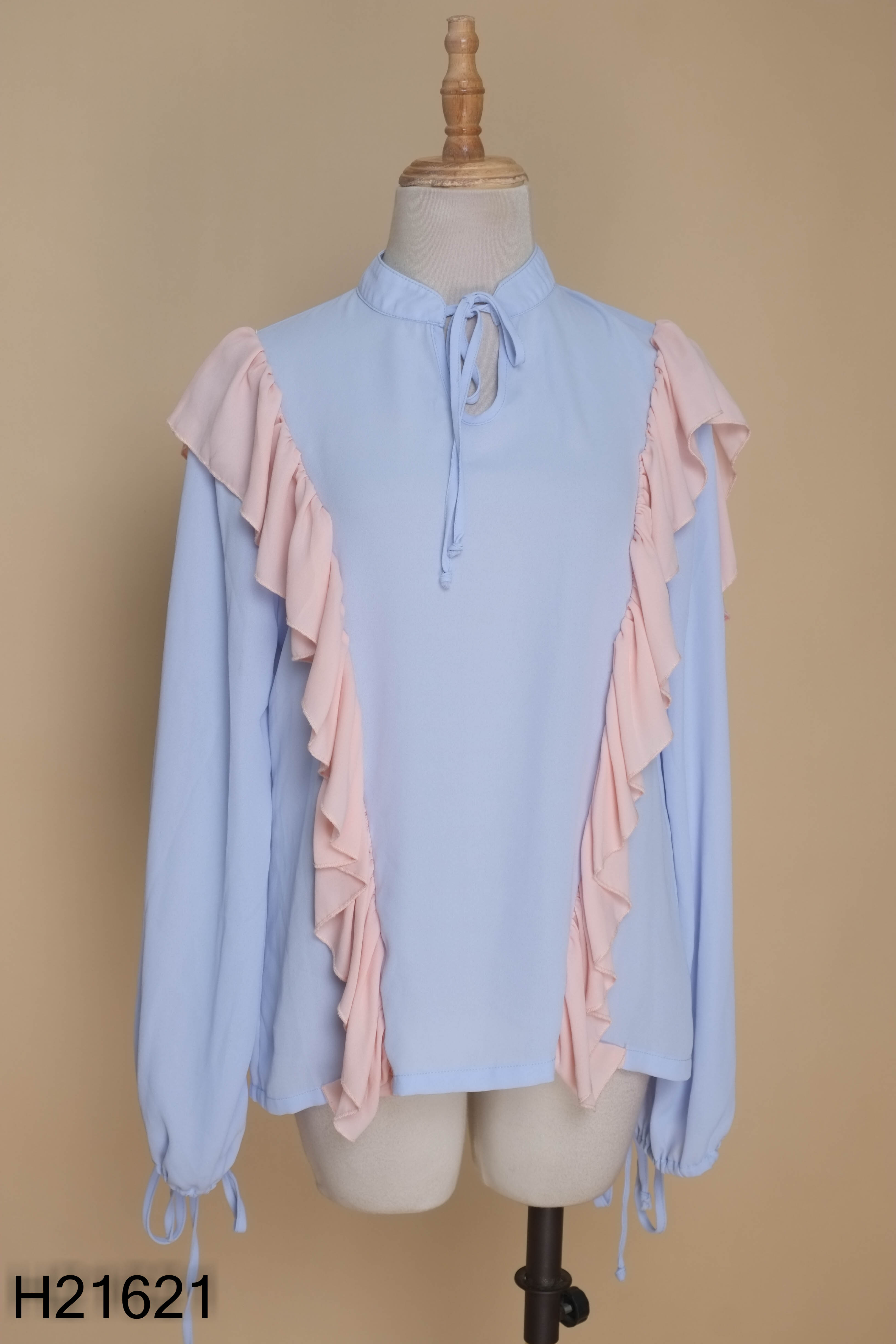 Áo xanh pastel nơ cổ