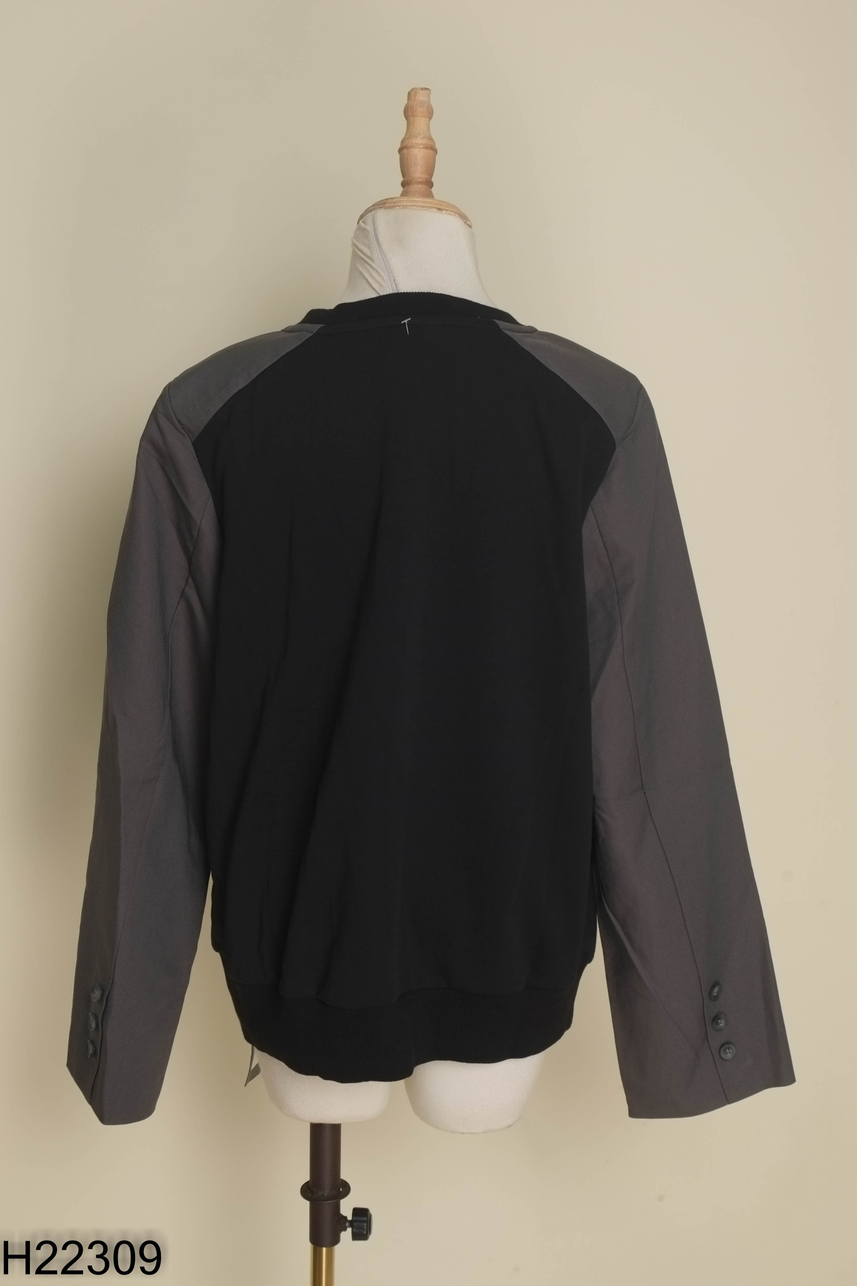 NEWTAG Áo sweater đen xám chữ nổi