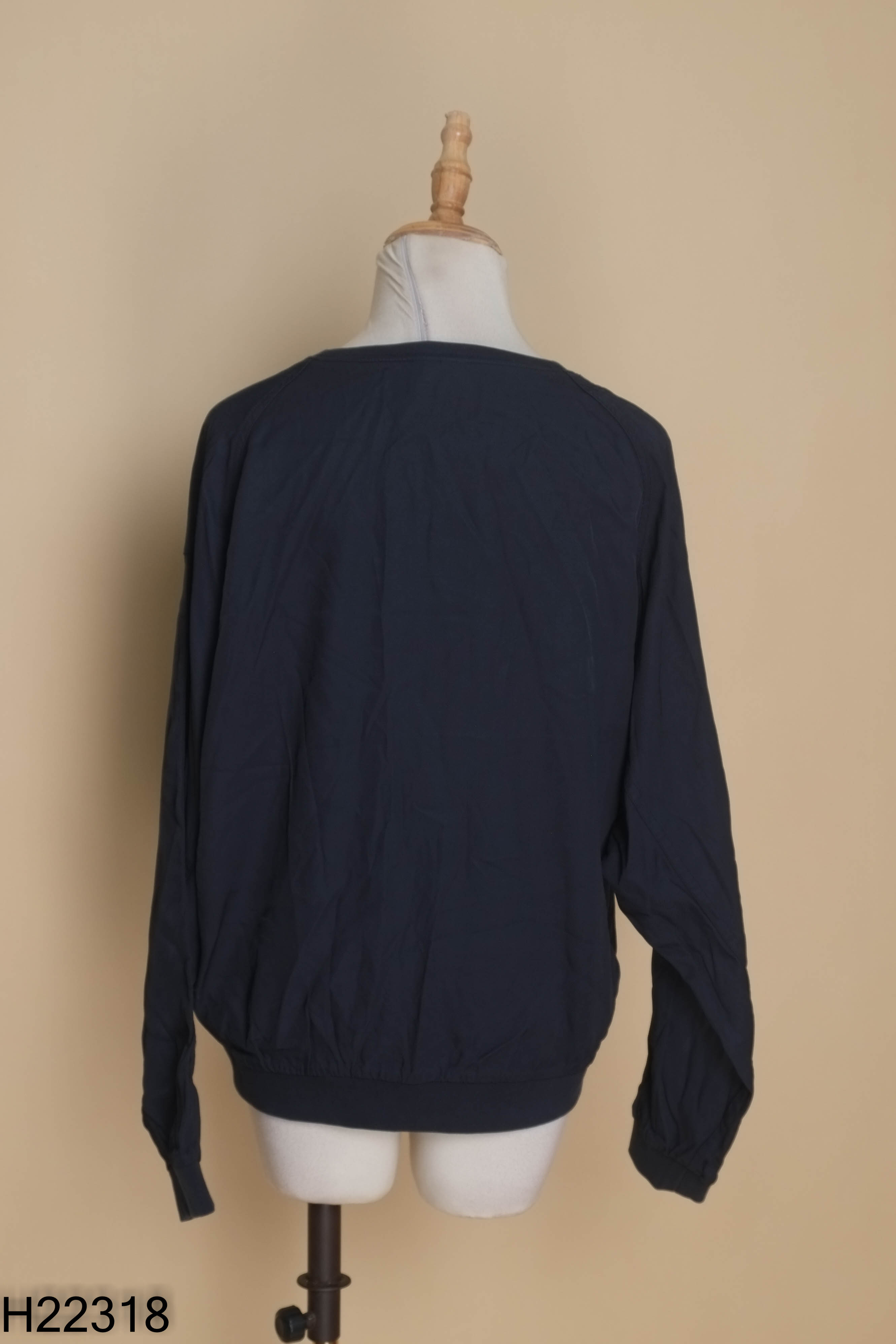 Áo UNIQLO xanh đậm