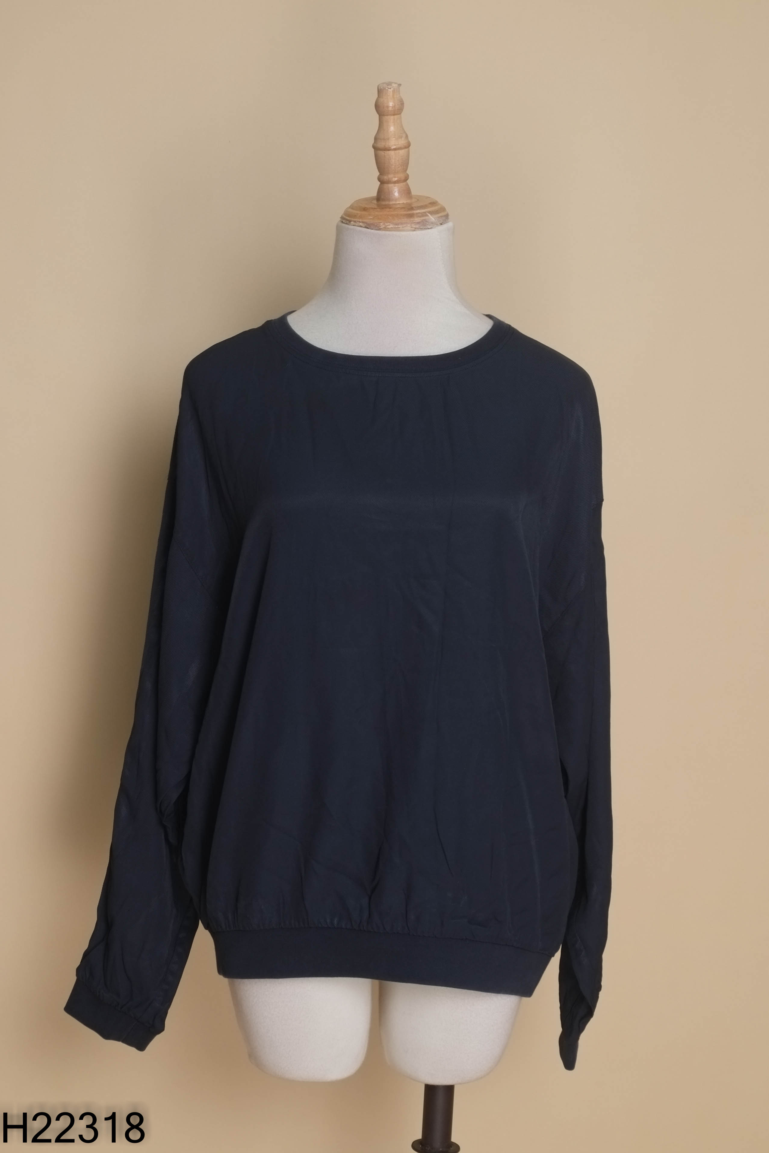 Áo UNIQLO xanh đậm