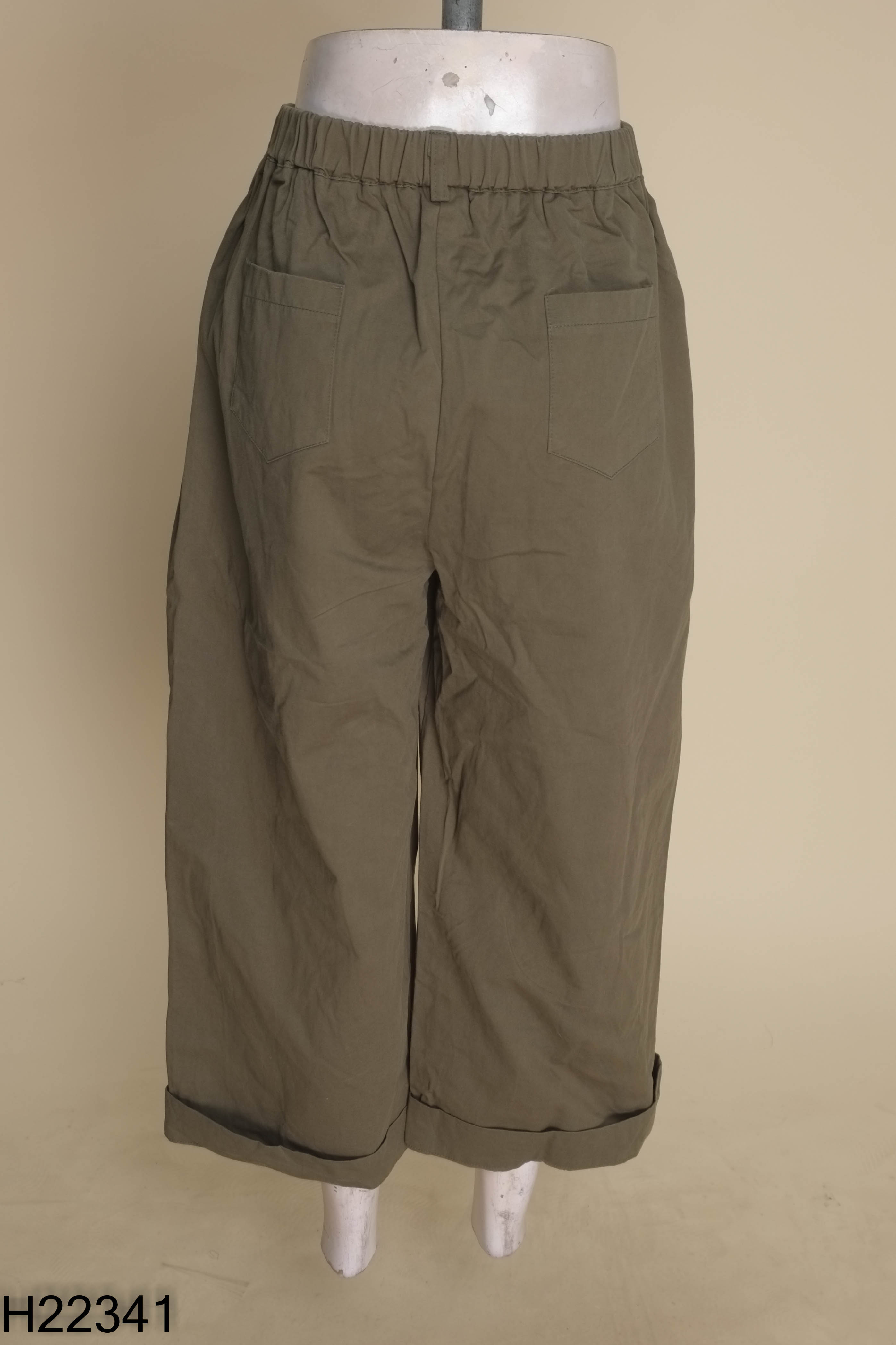 Quần kaki xanh rêu