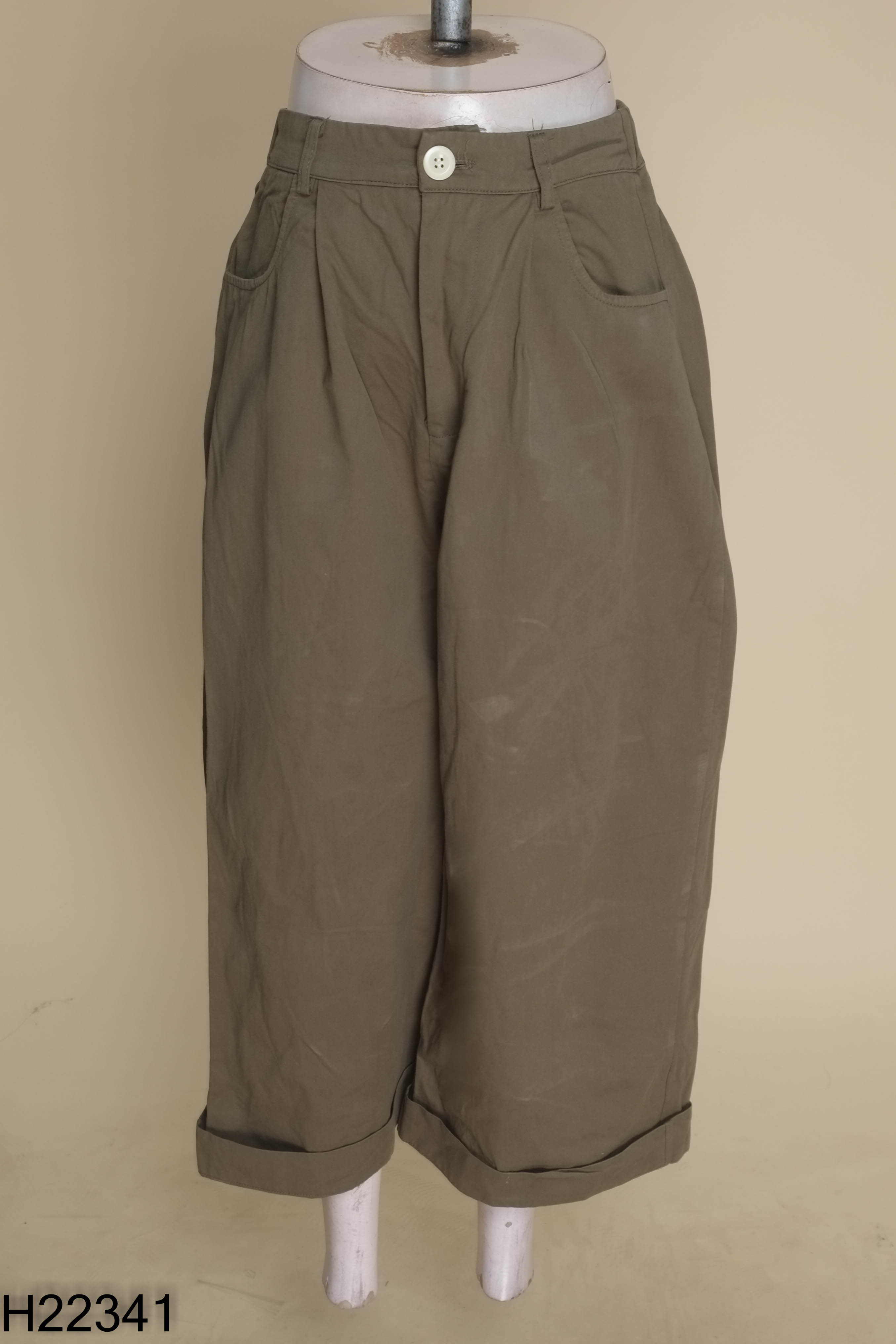 Quần kaki xanh rêu