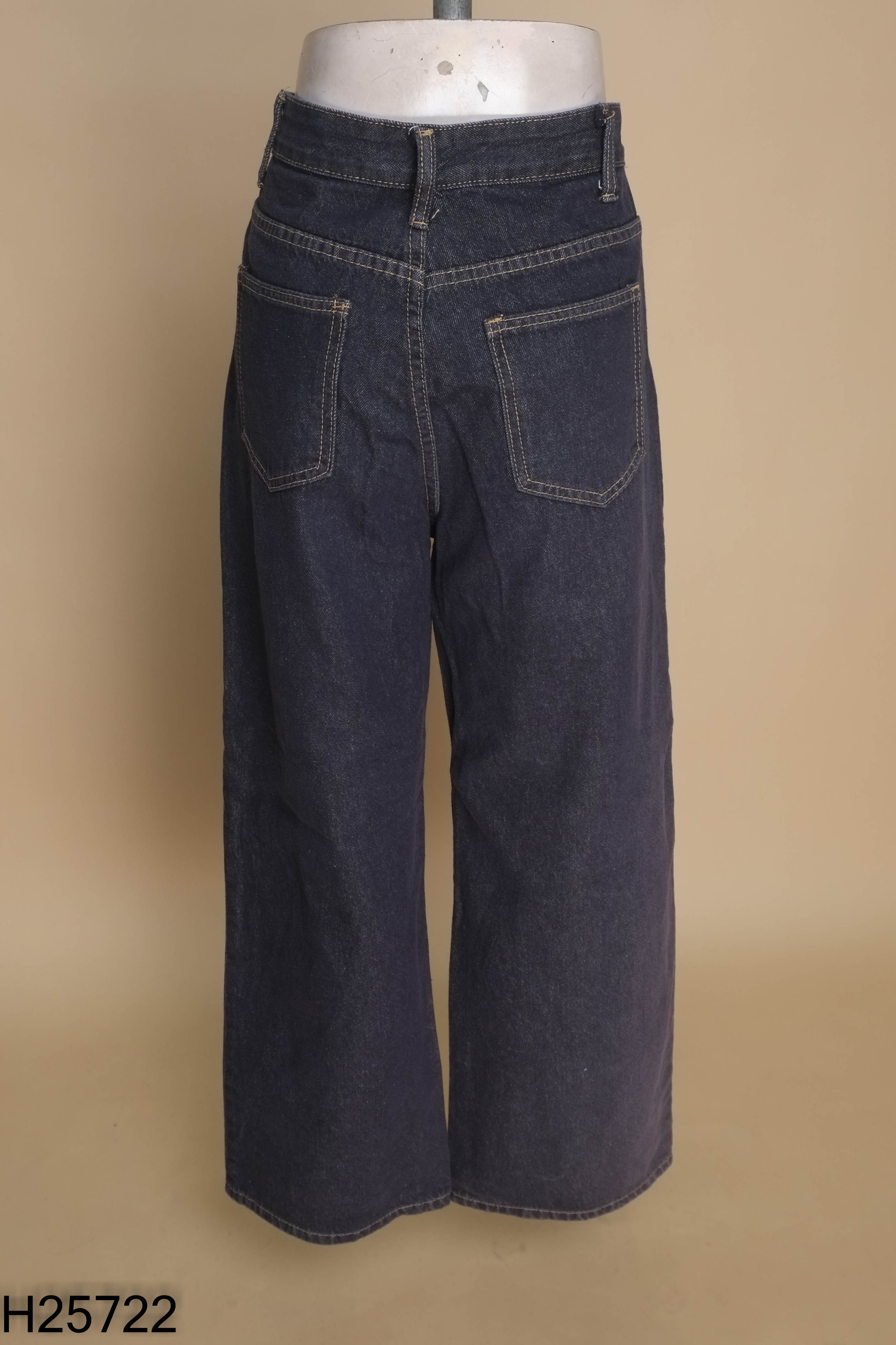 Quần jeans xanh suông