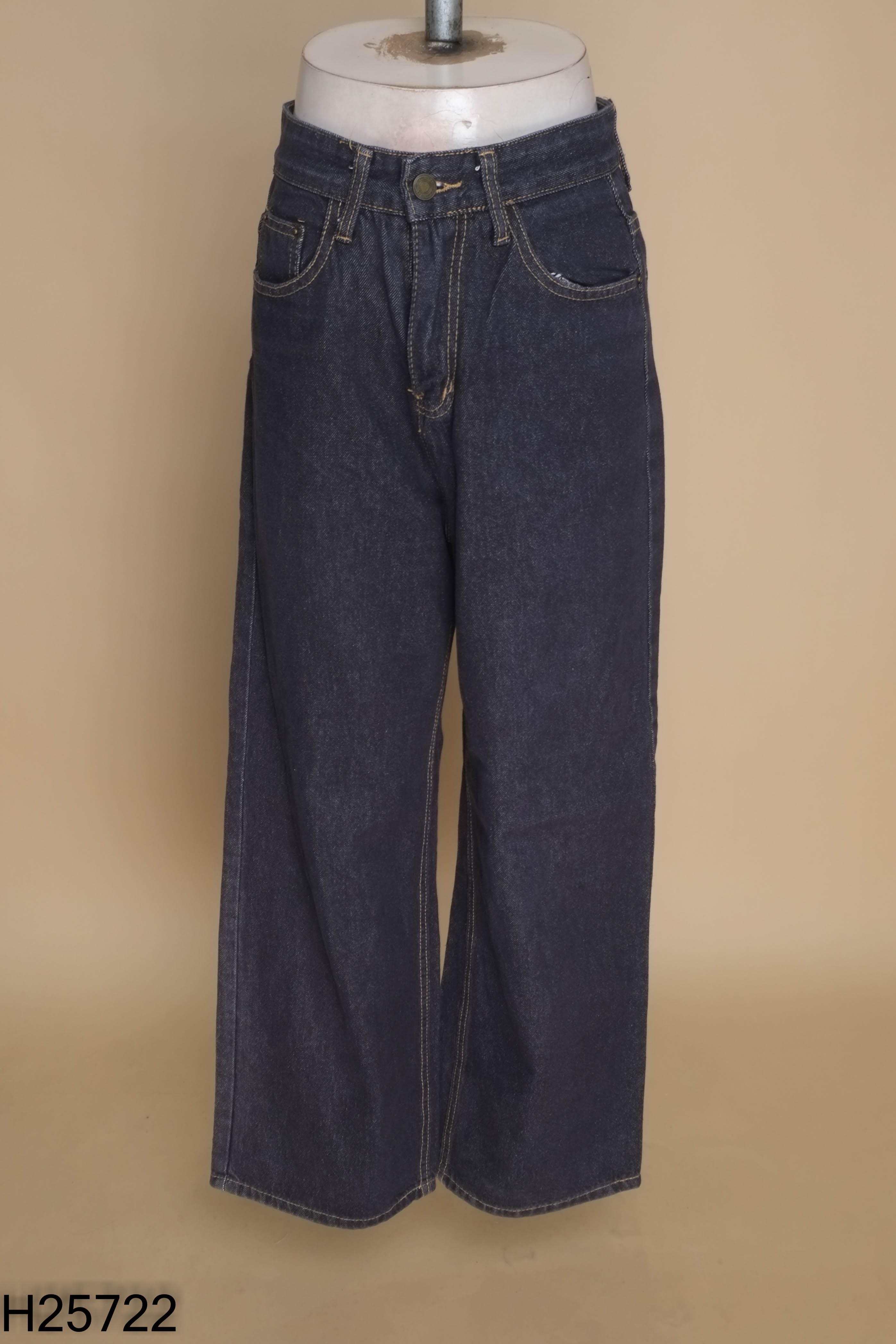 Quần jeans xanh suông