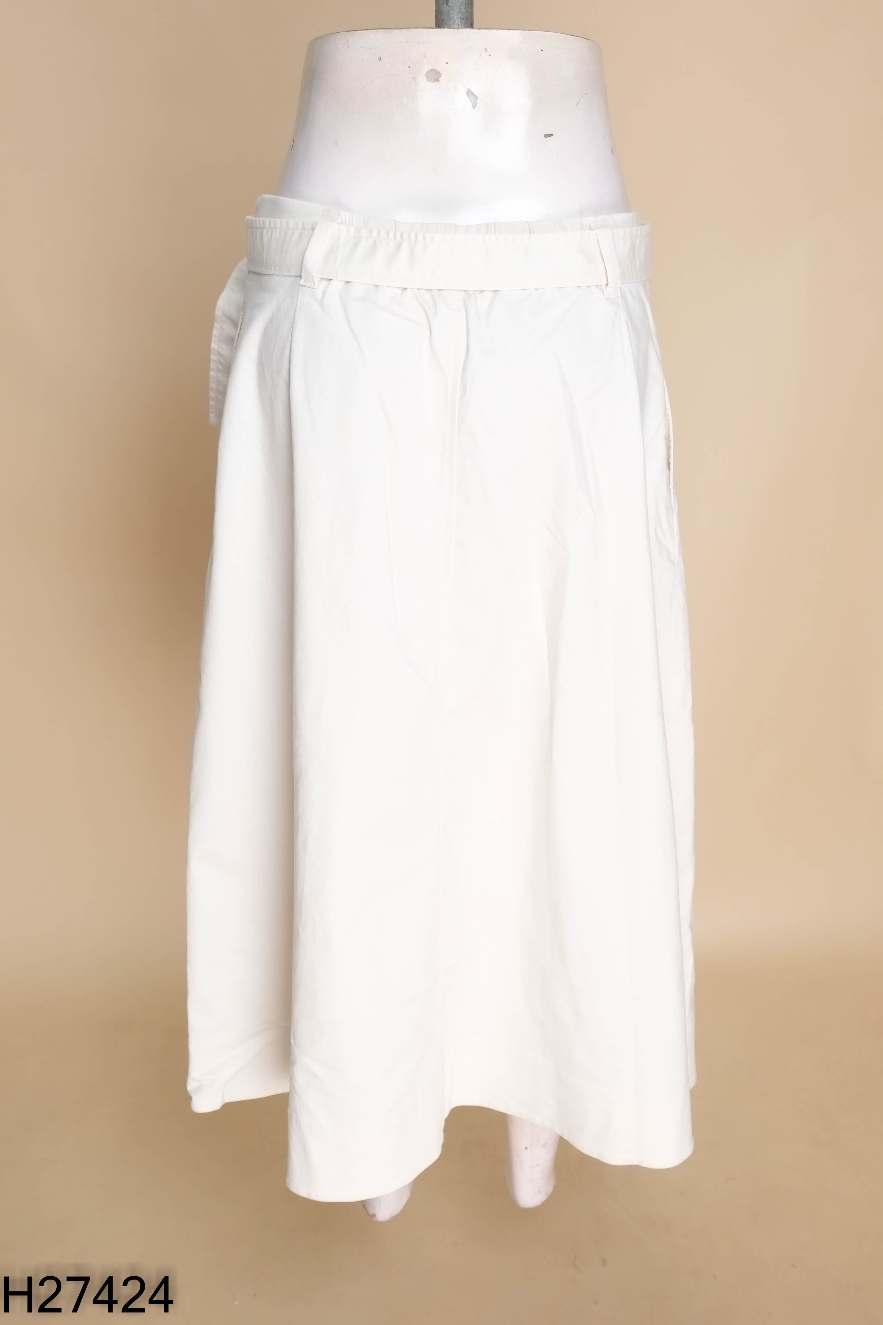 Chân váy UNIQLO kem