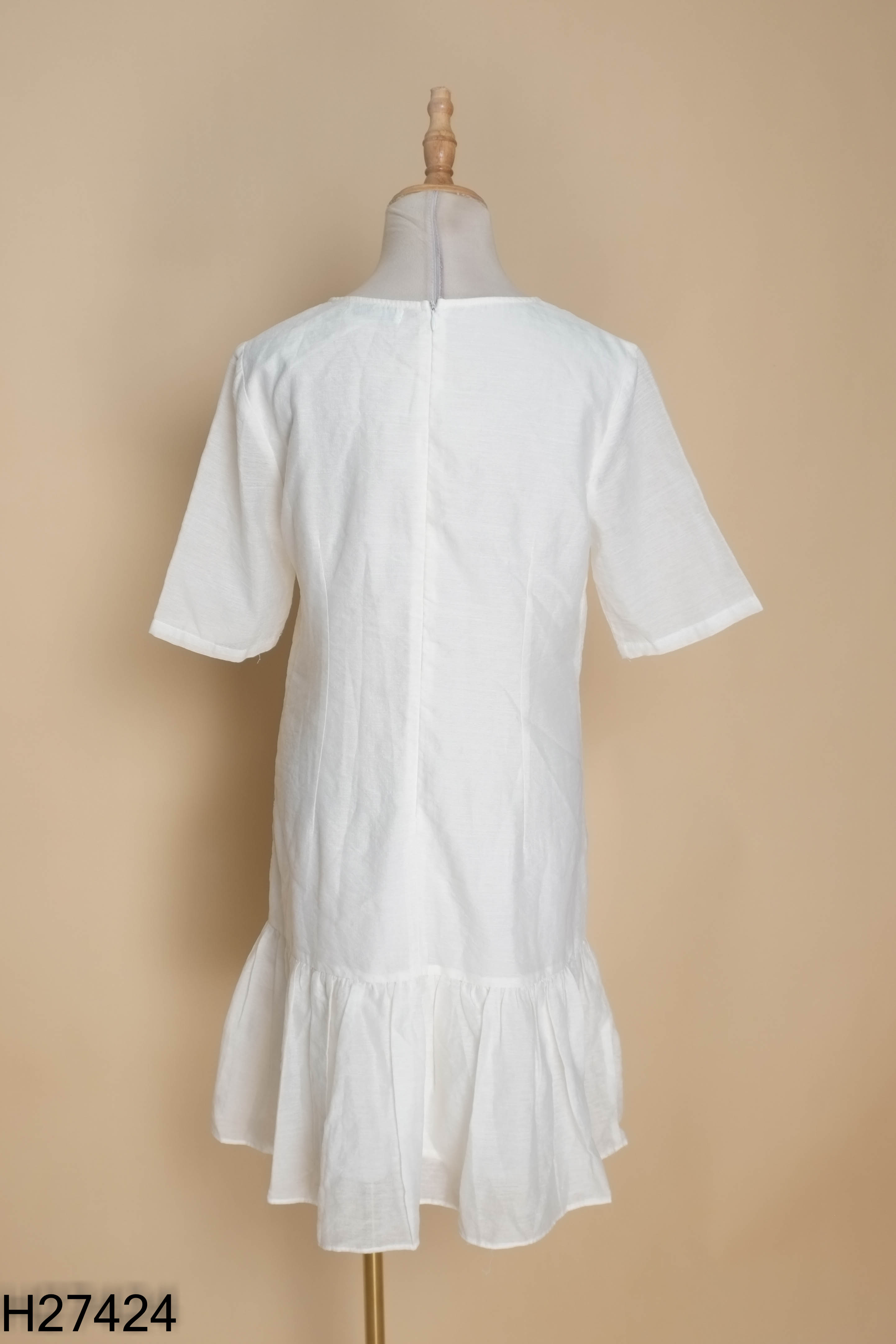 Váy HK FASHION kem suông đính hoa