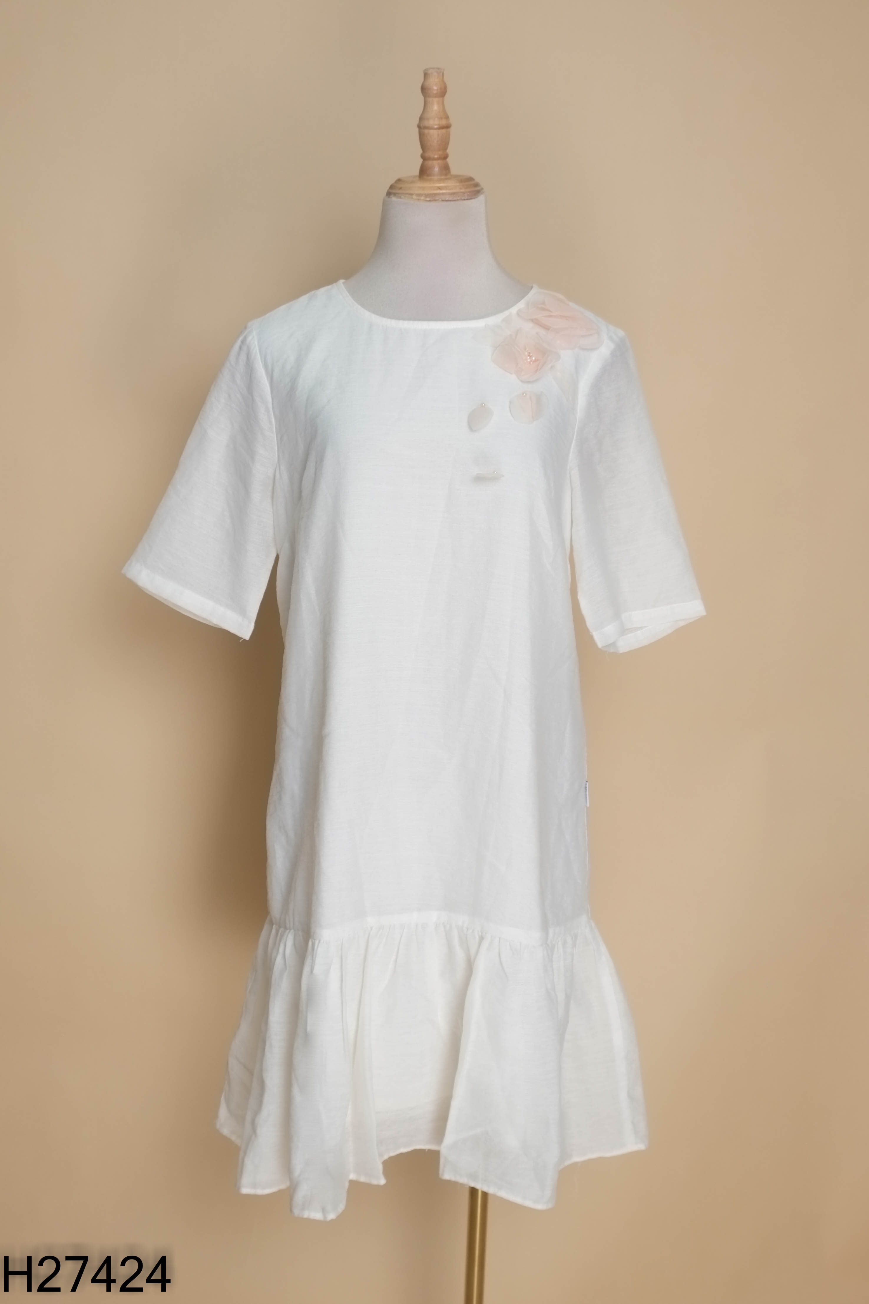Váy HK FASHION kem suông đính hoa