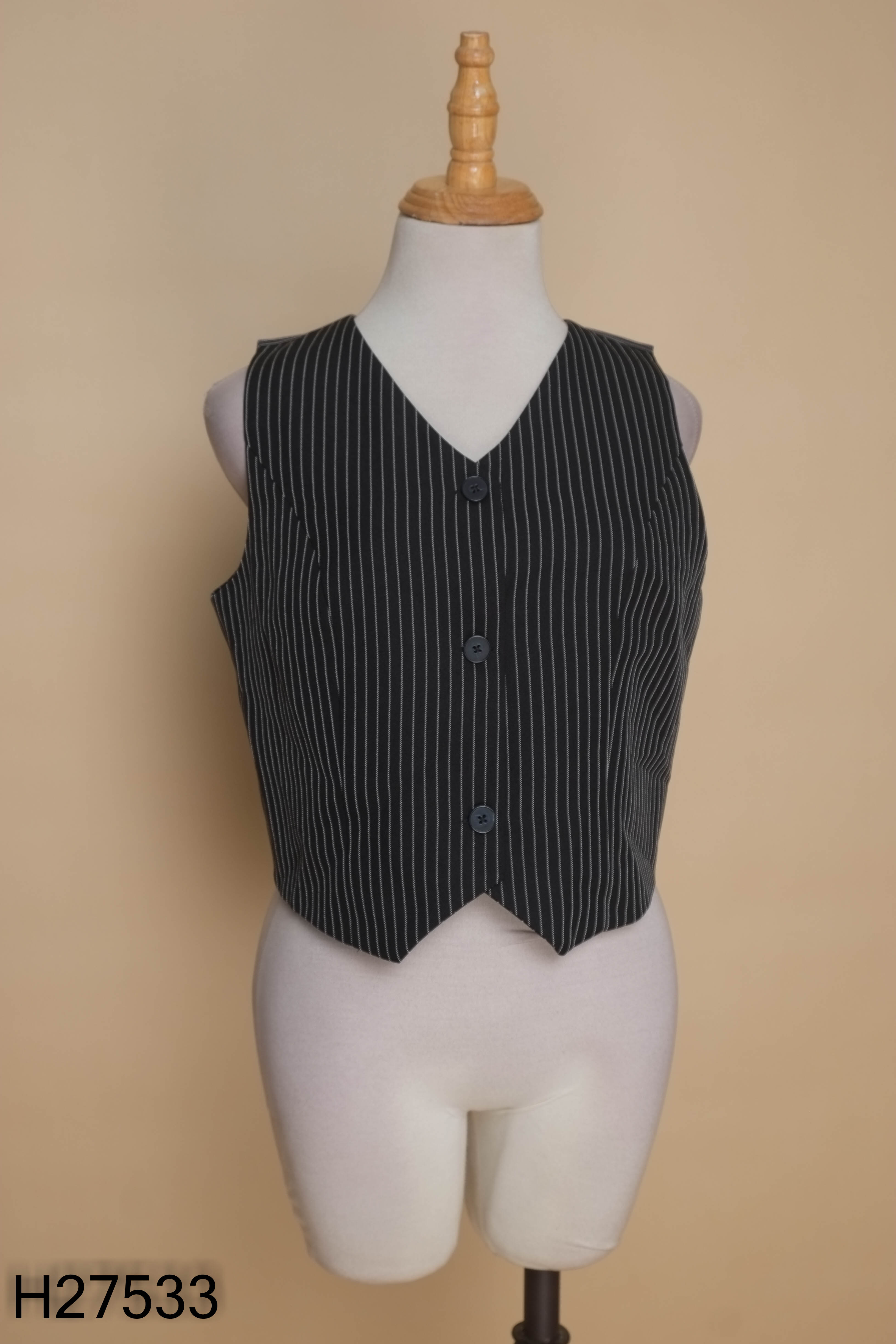 Áo vest đen kẻ trắng