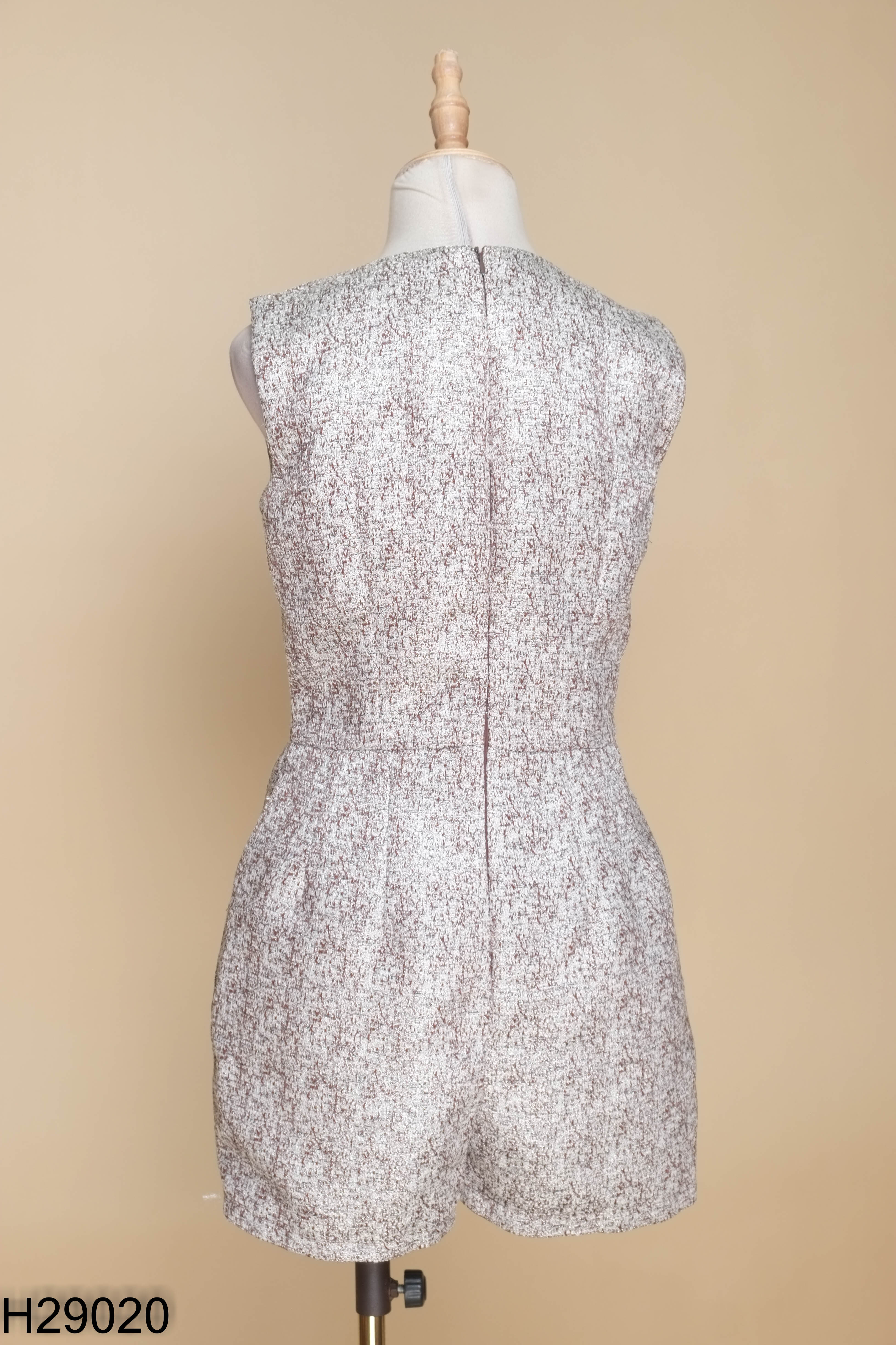 Váy tweed trắng nâu sát nách