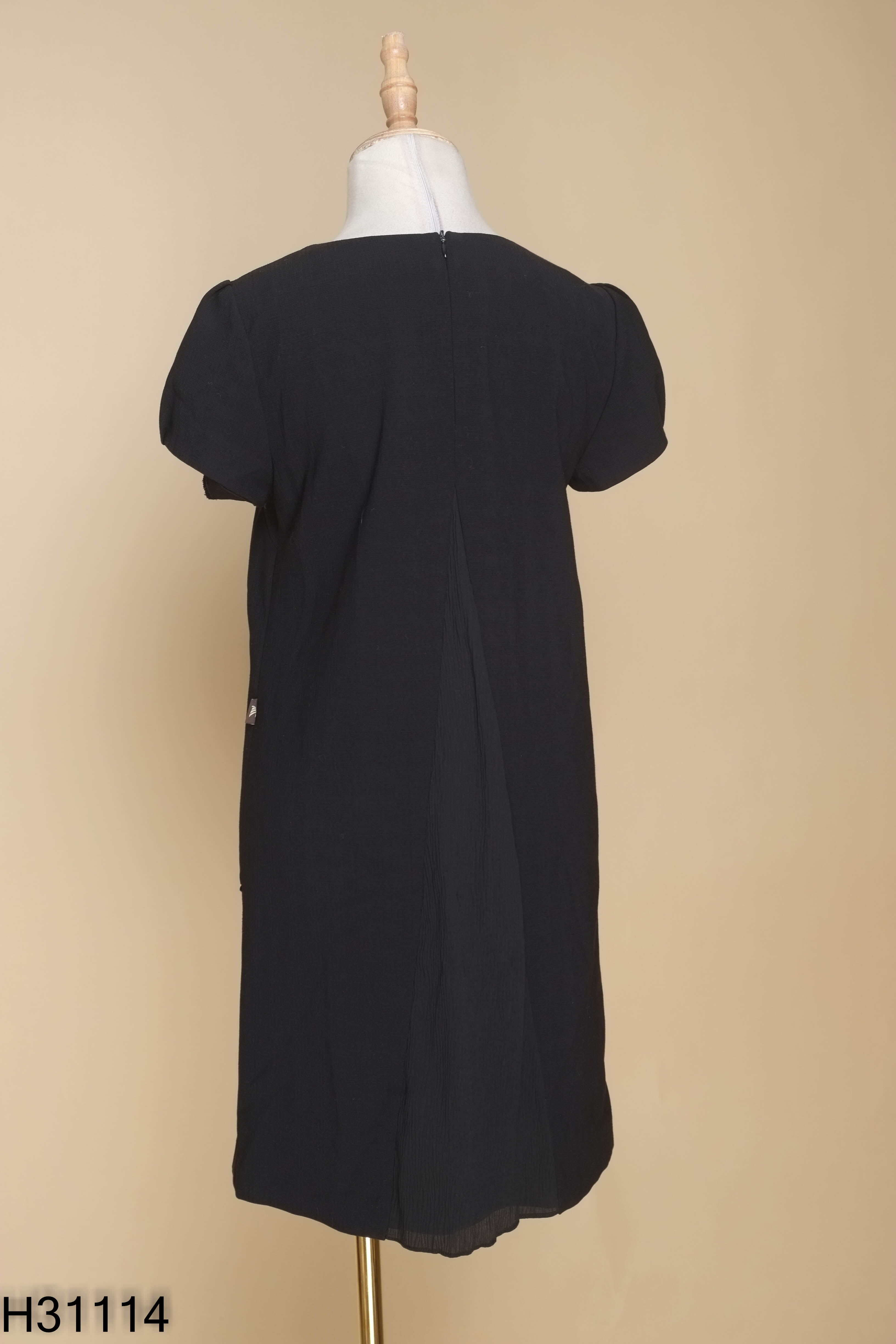 Váy đen IVY MODA phối túi