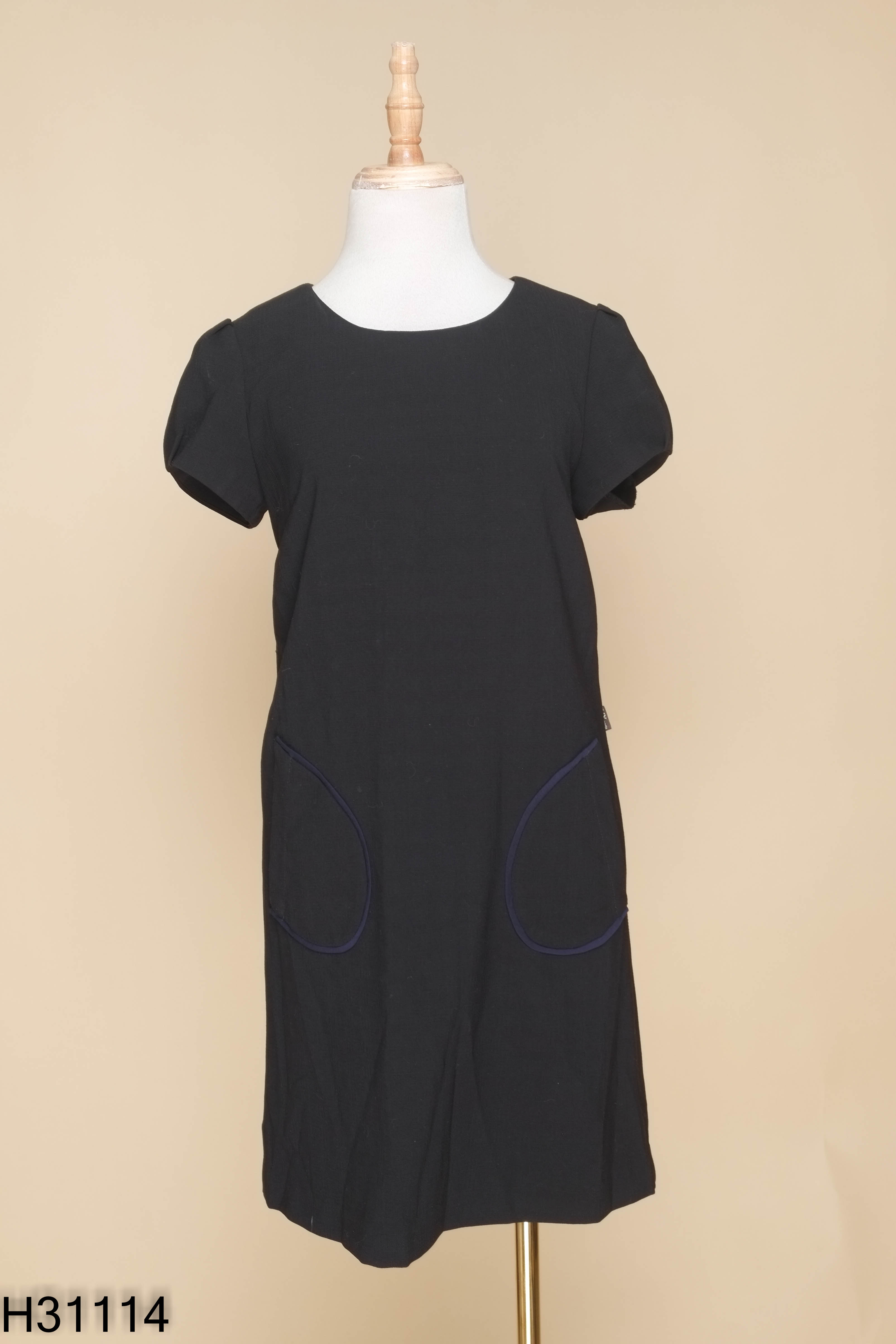 Váy đen IVY MODA phối túi