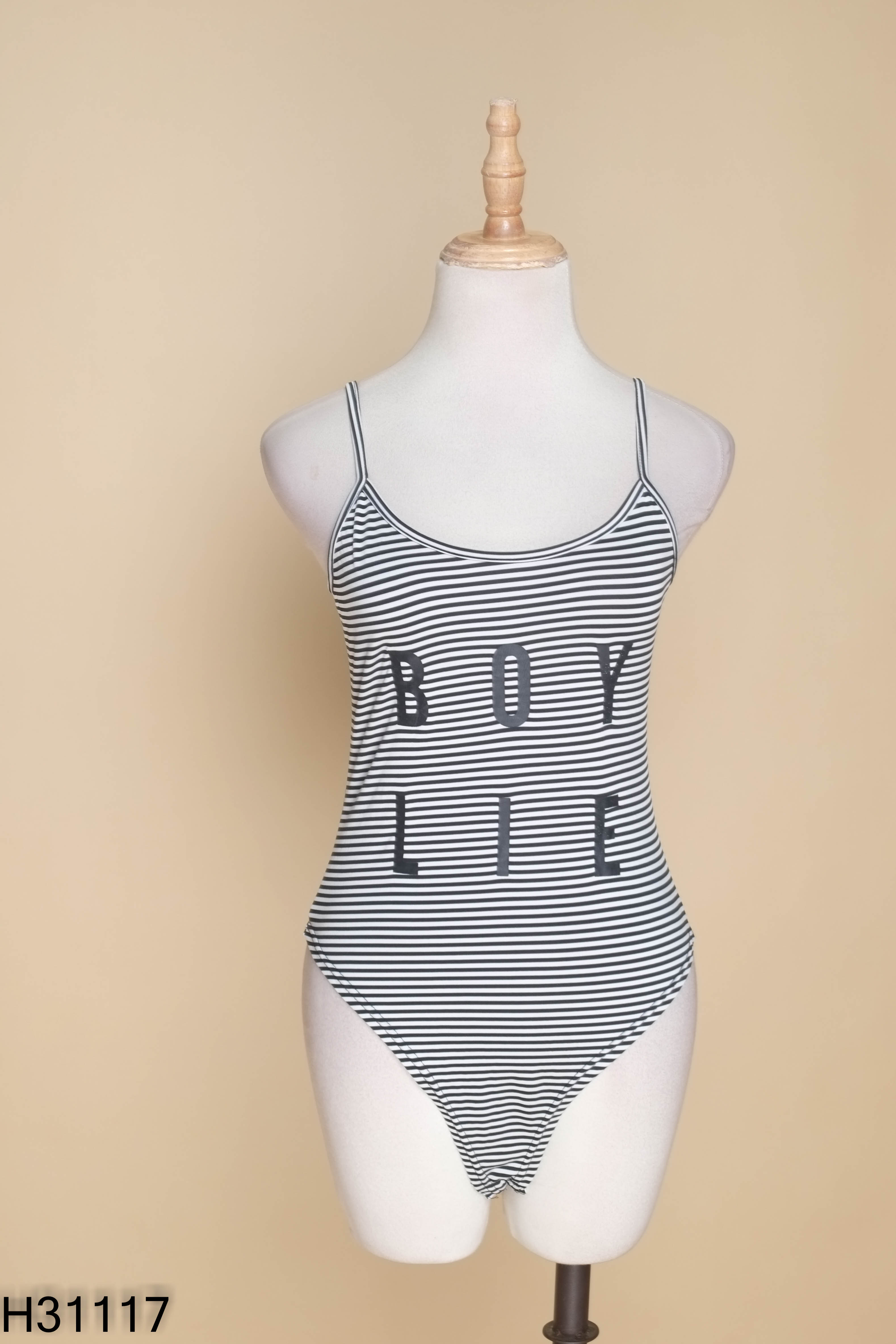 Jumpsuit hai dây đen kẻ trắng