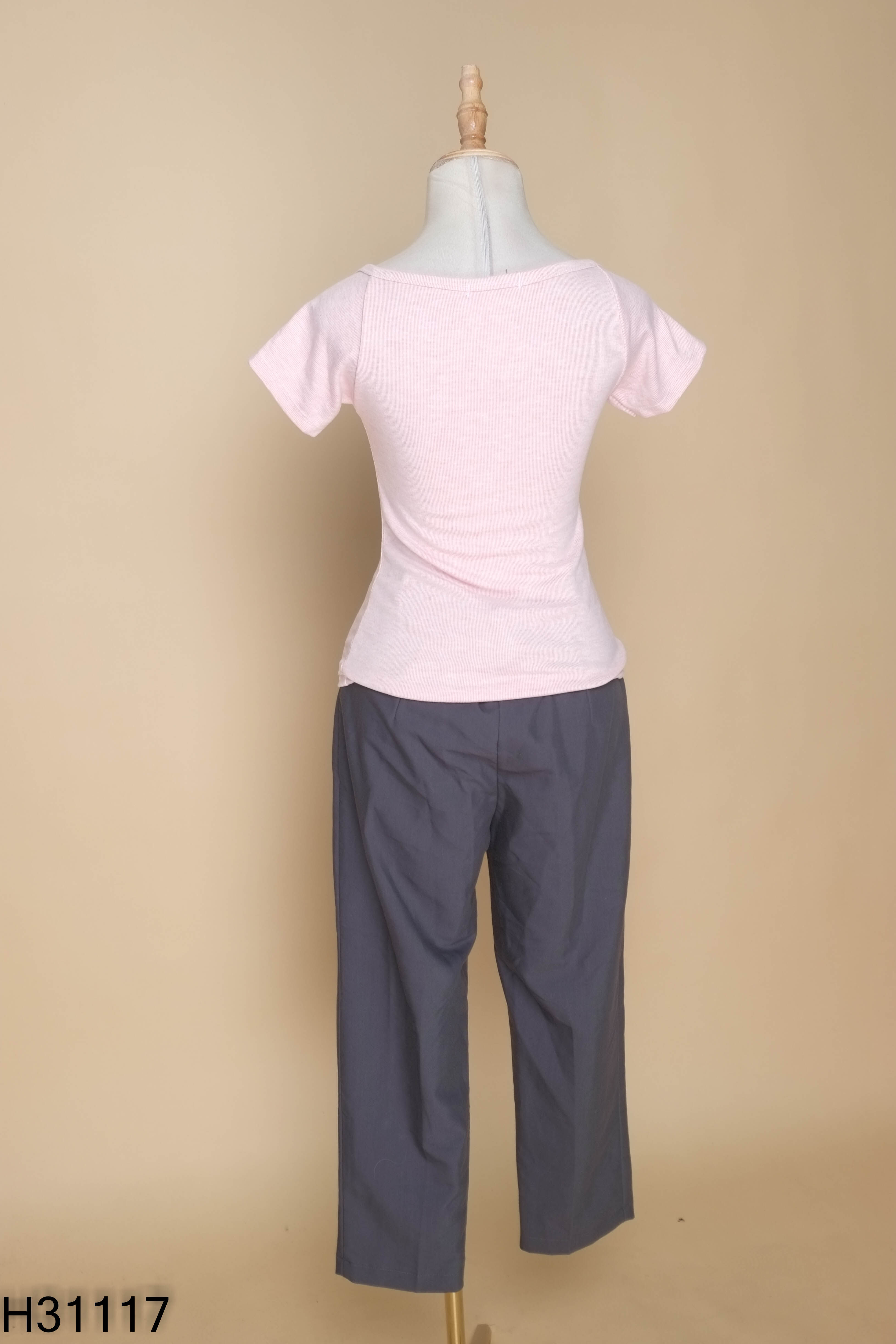 Set áo thun hồng + quần dài xám