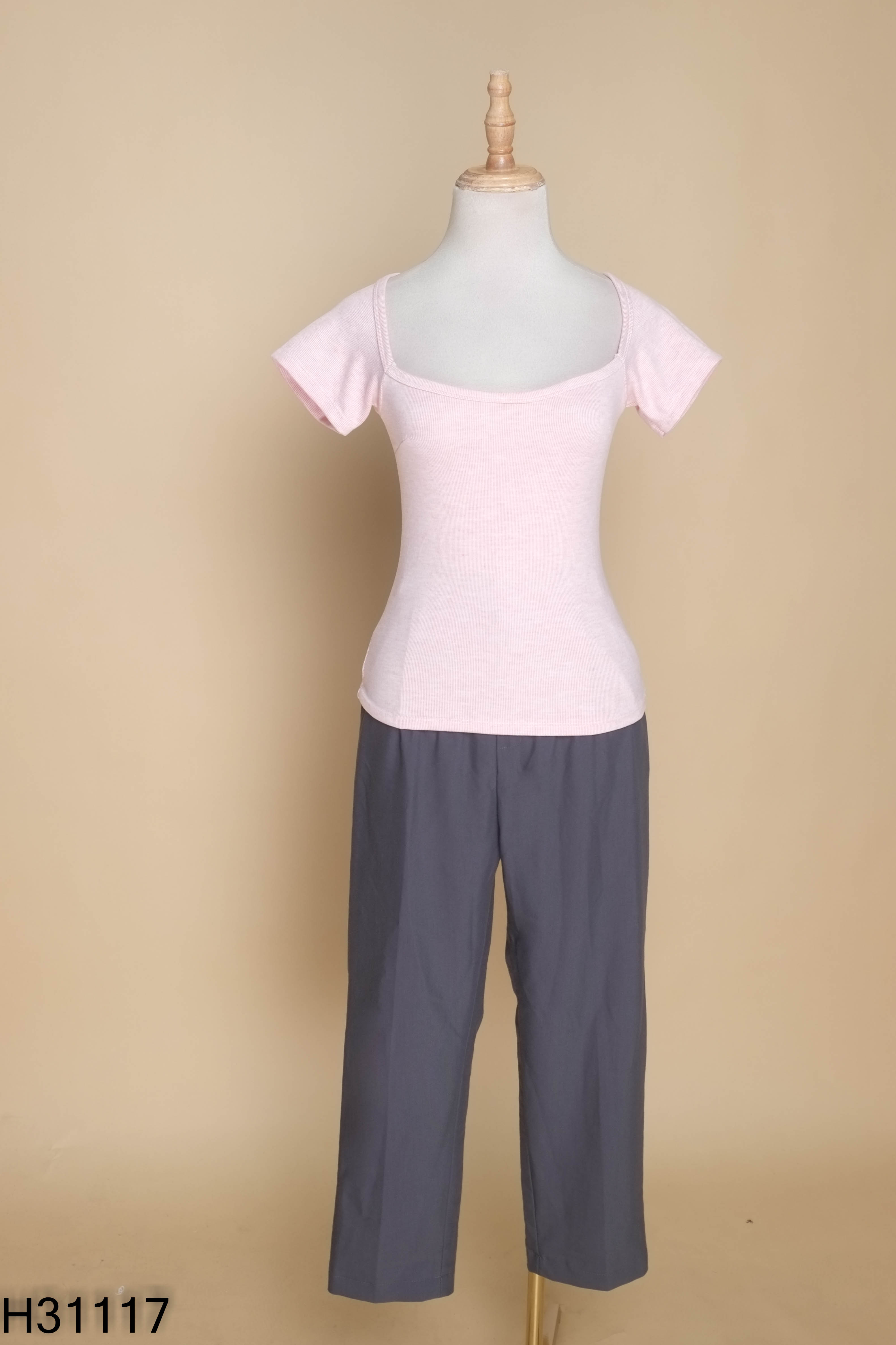 Set áo thun hồng + quần dài xám