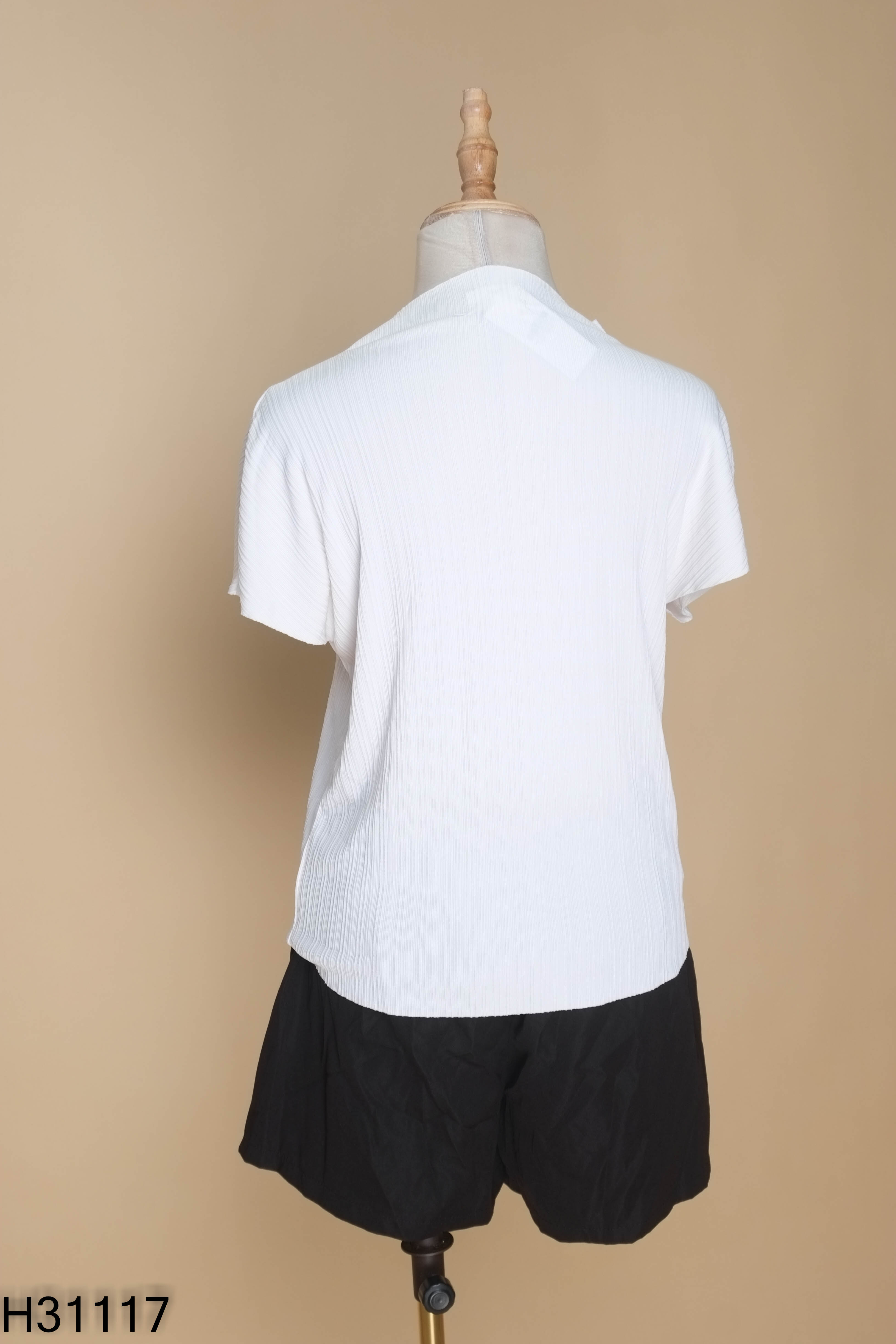 Set áo thun trắng + Quần short đen
