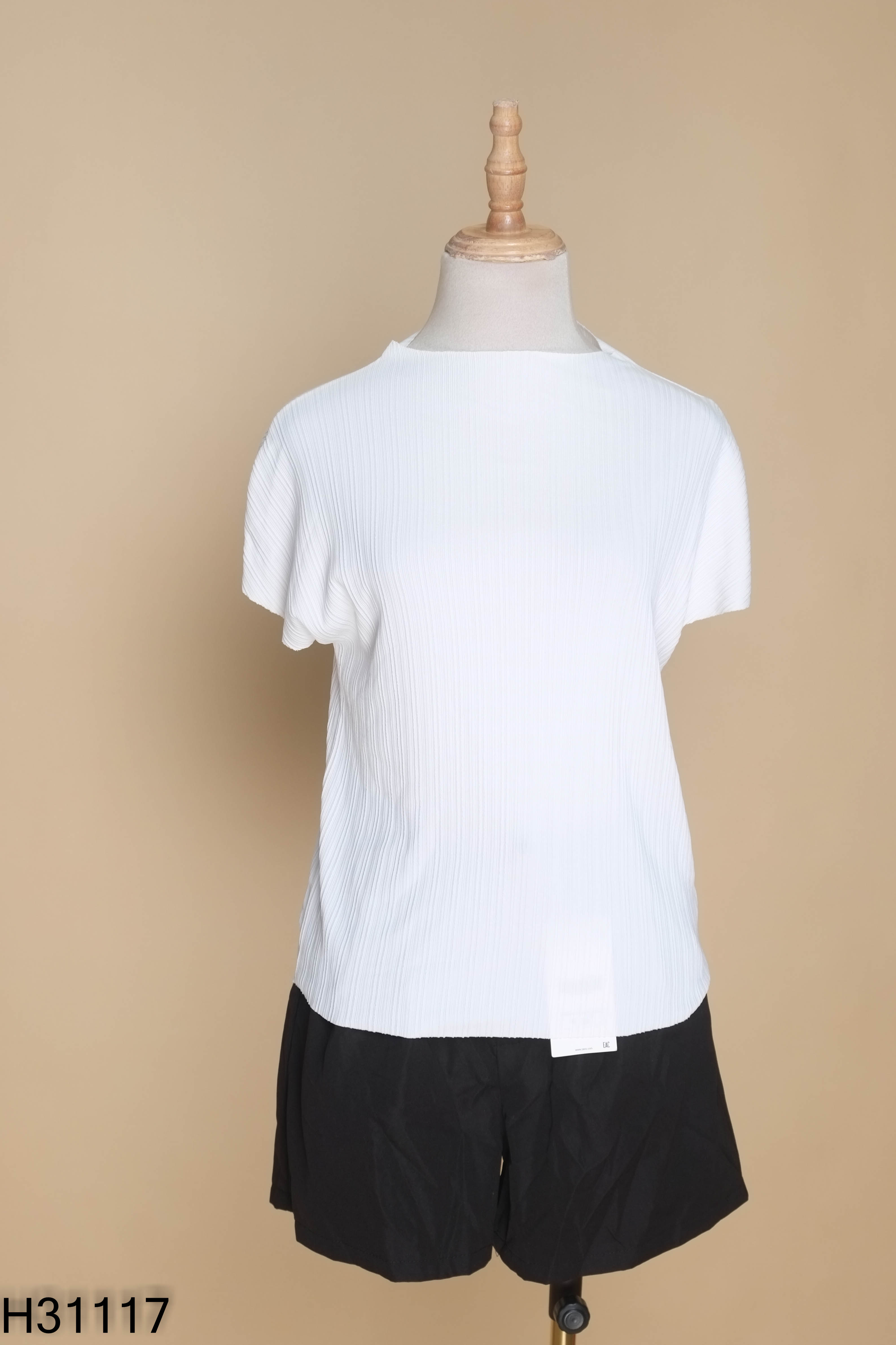 Set áo thun trắng + Quần short đen
