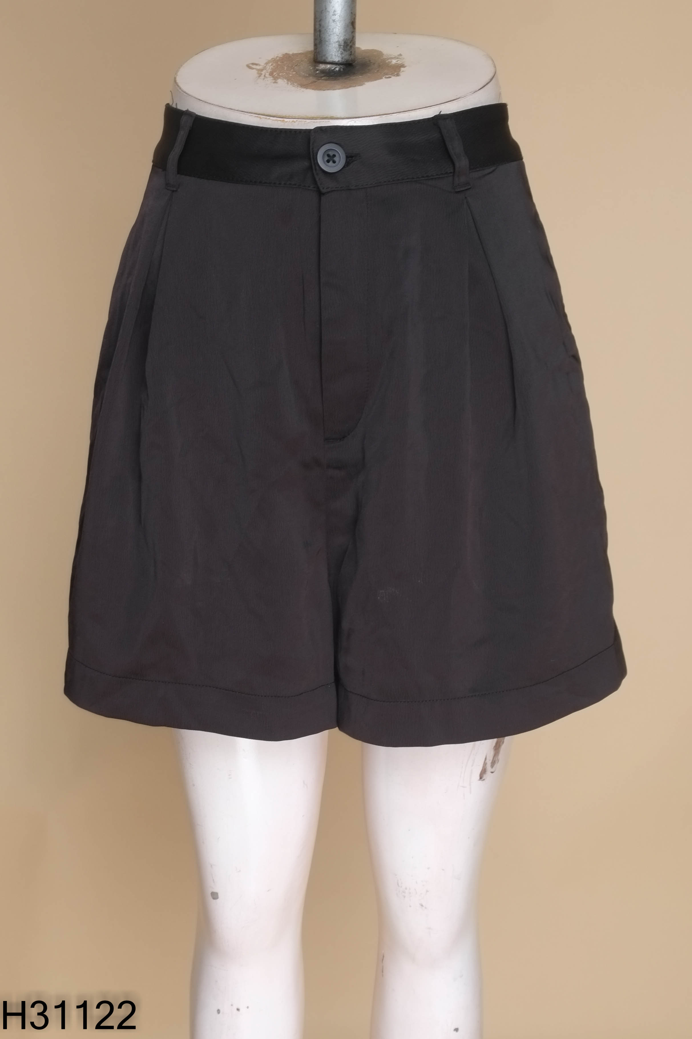 Quần shorts đen CANIFA