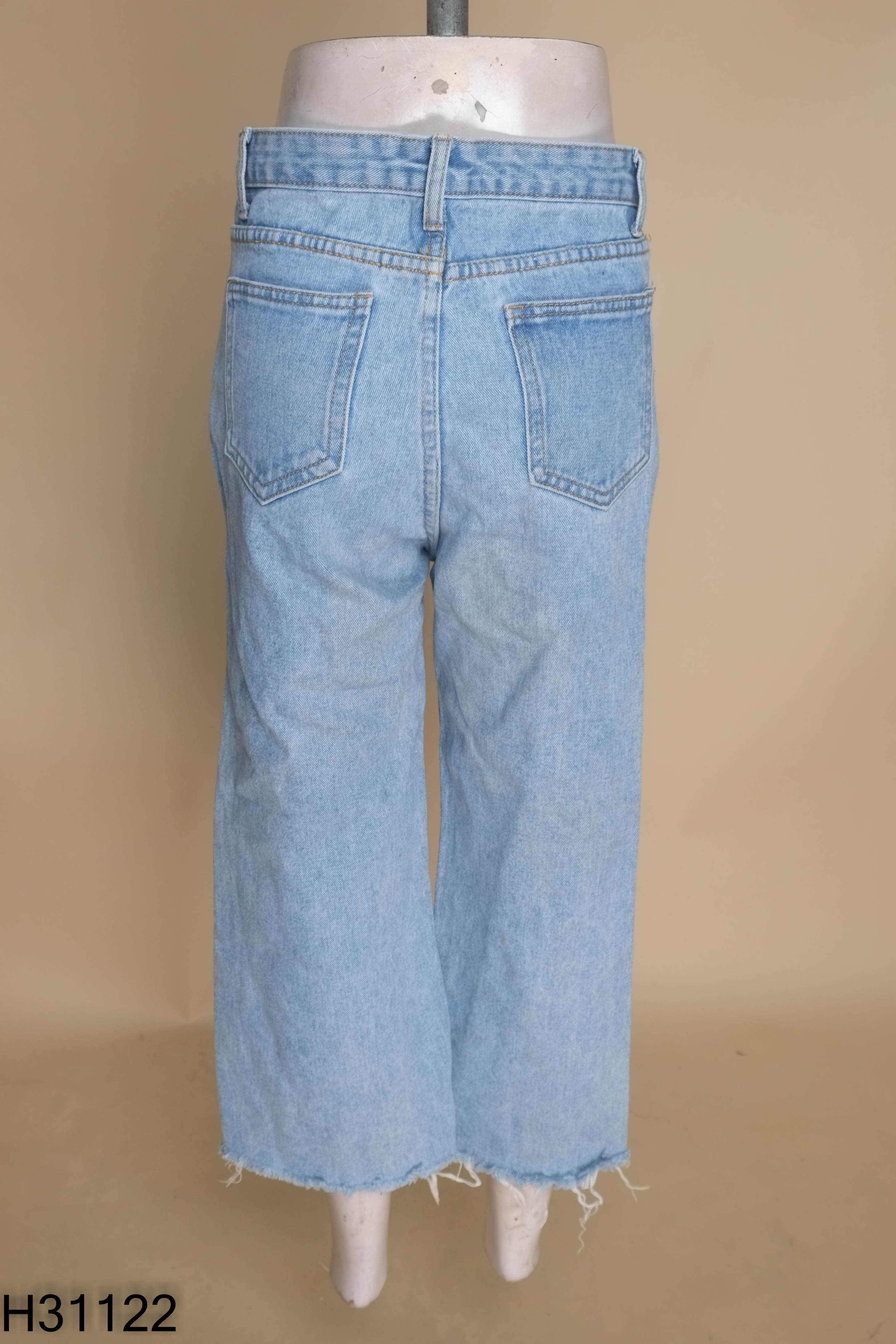 Quần jeans xanh trơn