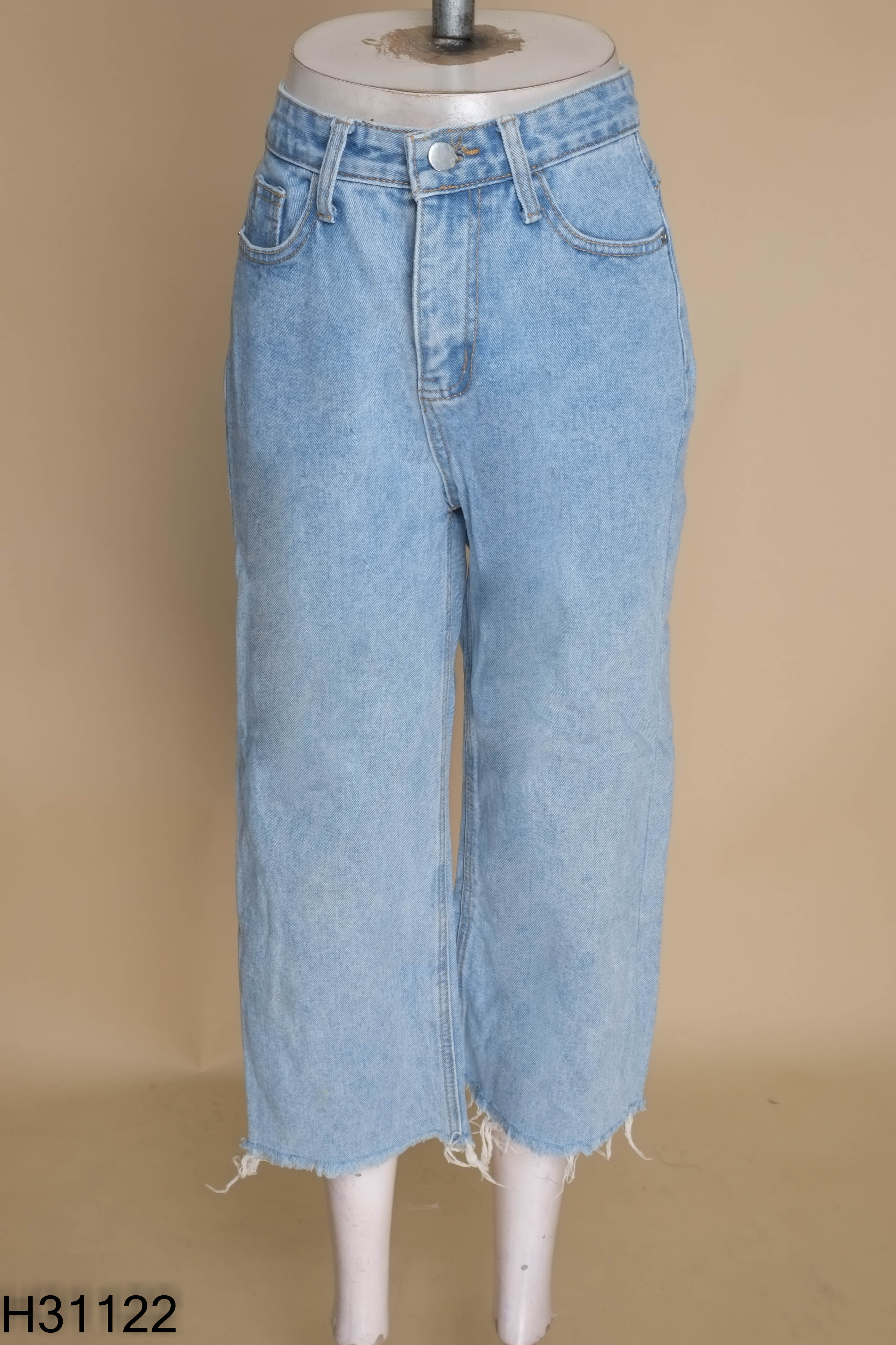 Quần jeans xanh trơn
