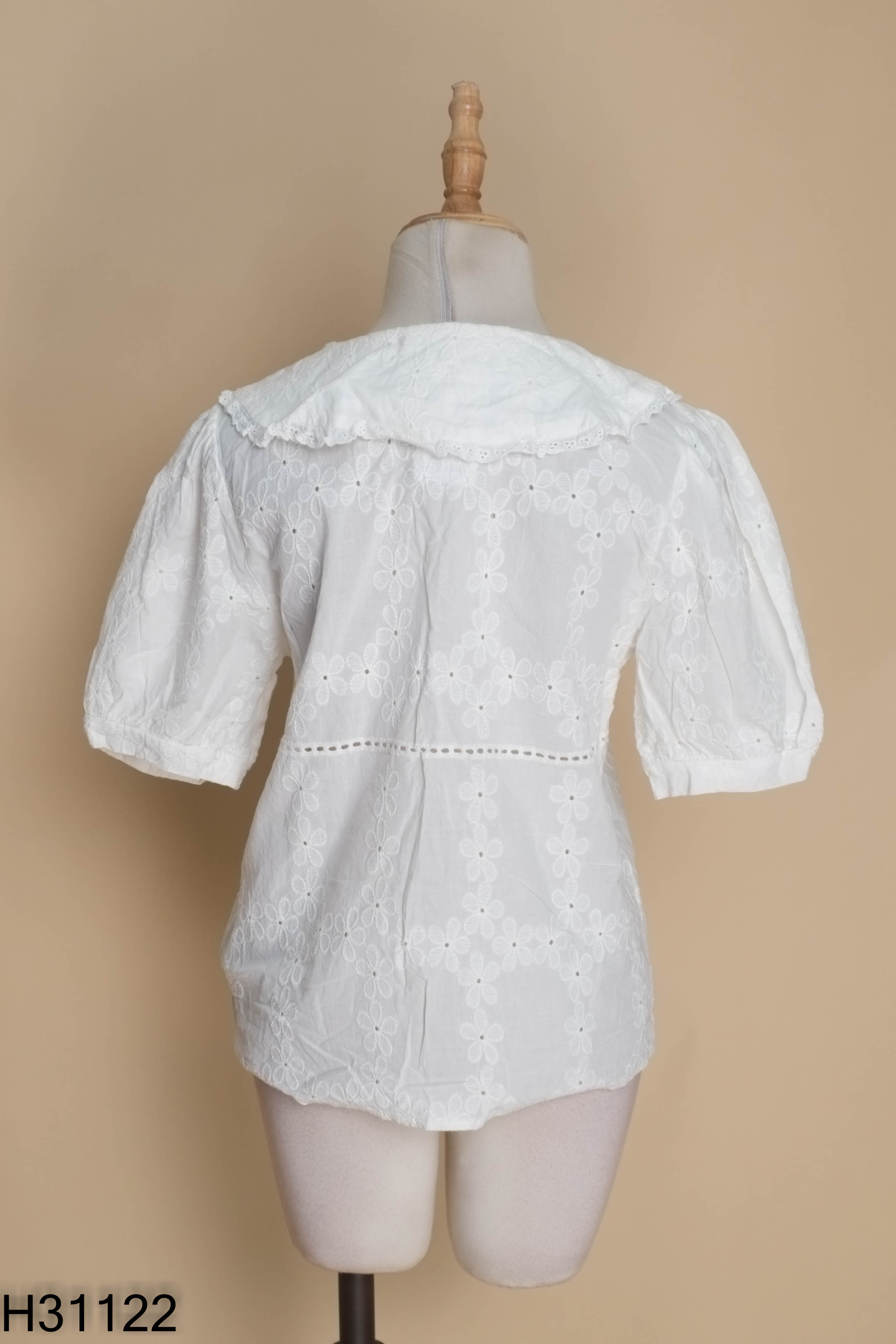Áo trắng ren HANNIER