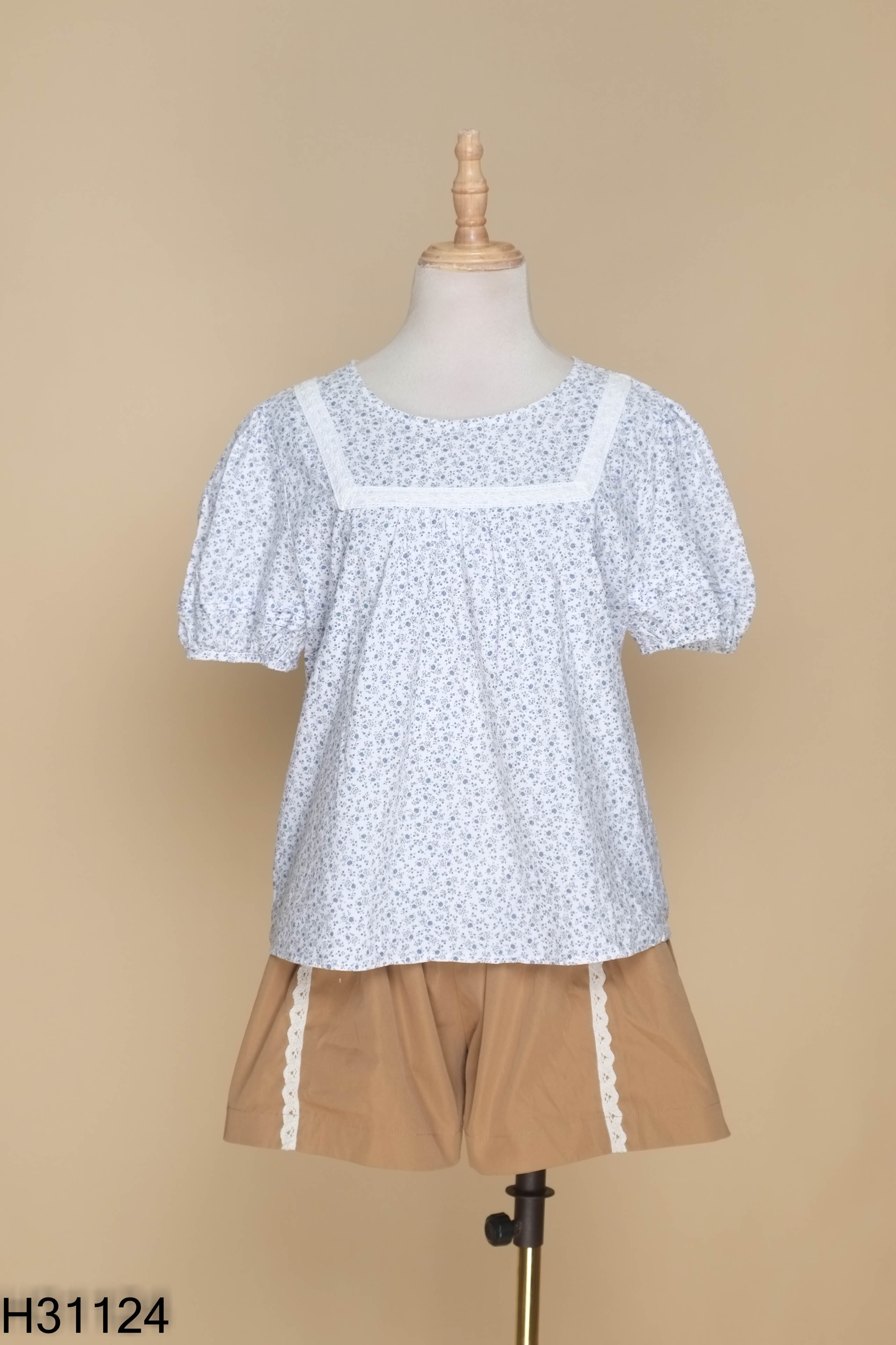 Set áo trắng hoa nhí CHILI +quần nâu
