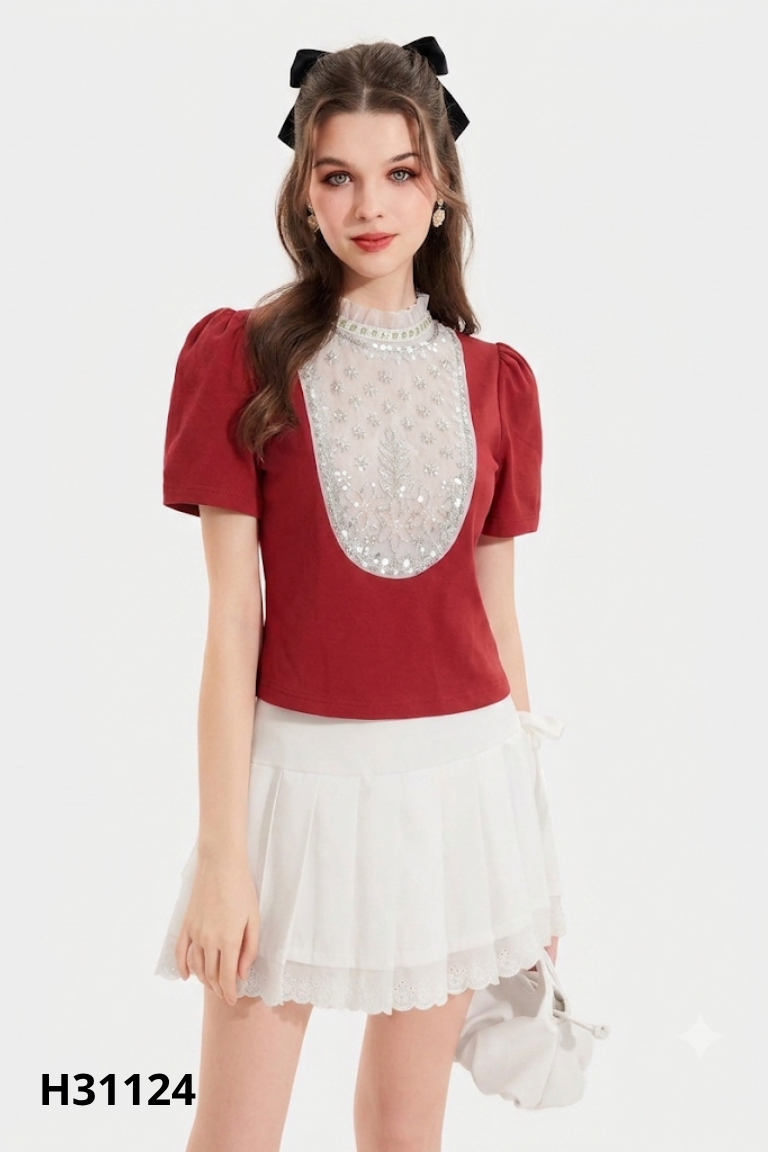 Áo thun đỏ phối cổ