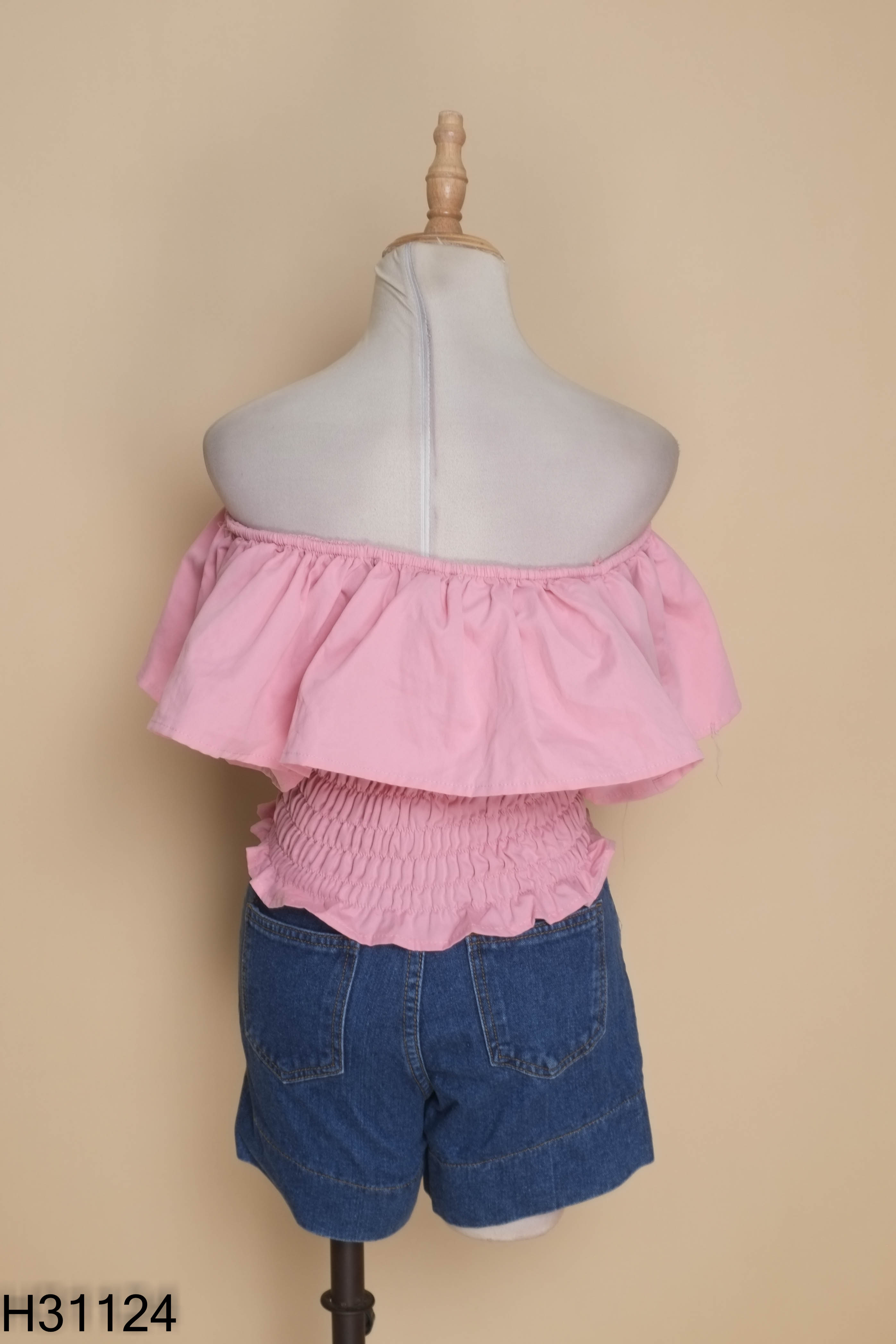 Set hồng trễ vai+quần jeans xanh