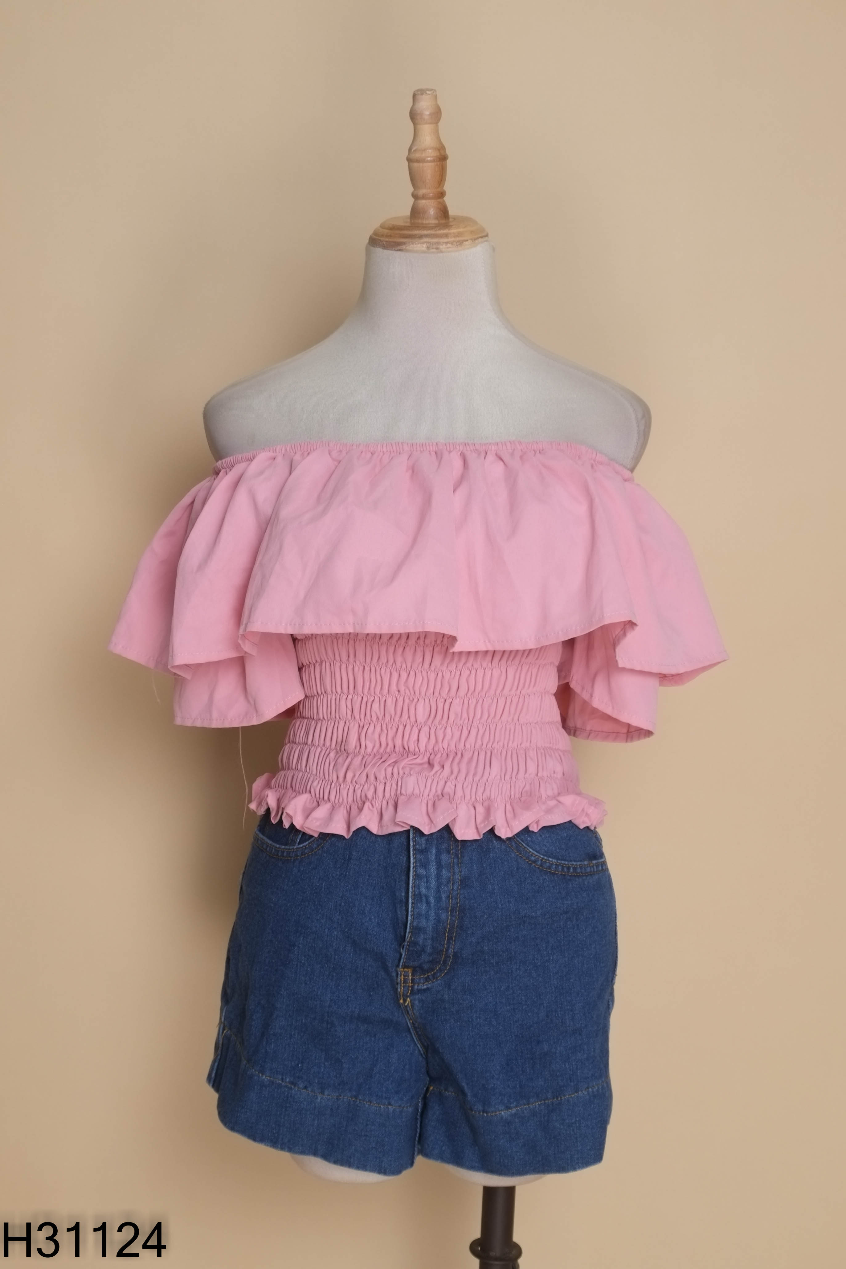 Set hồng trễ vai+quần jeans xanh
