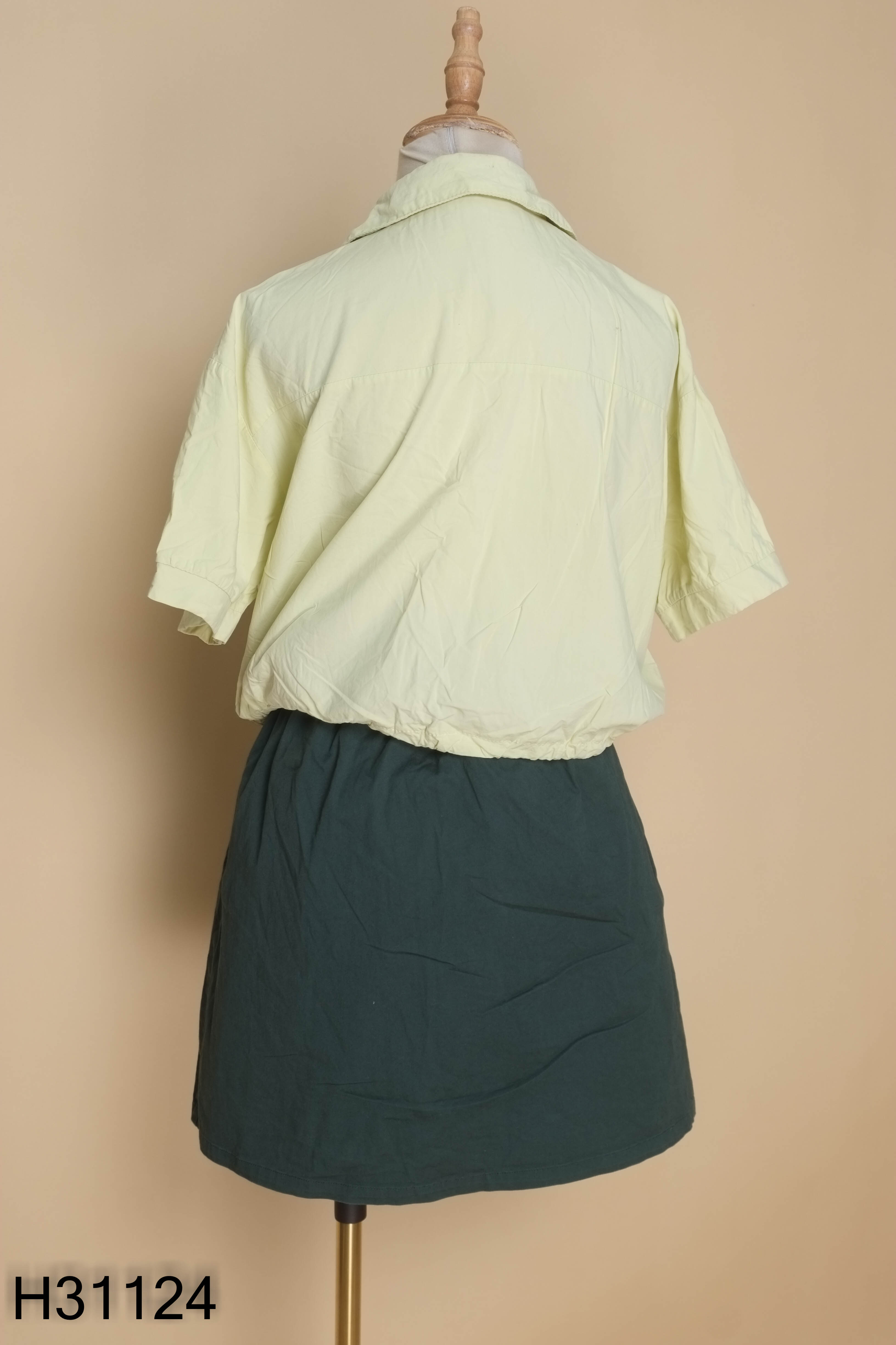 Set sơ mi xanh+váy UNIQLO