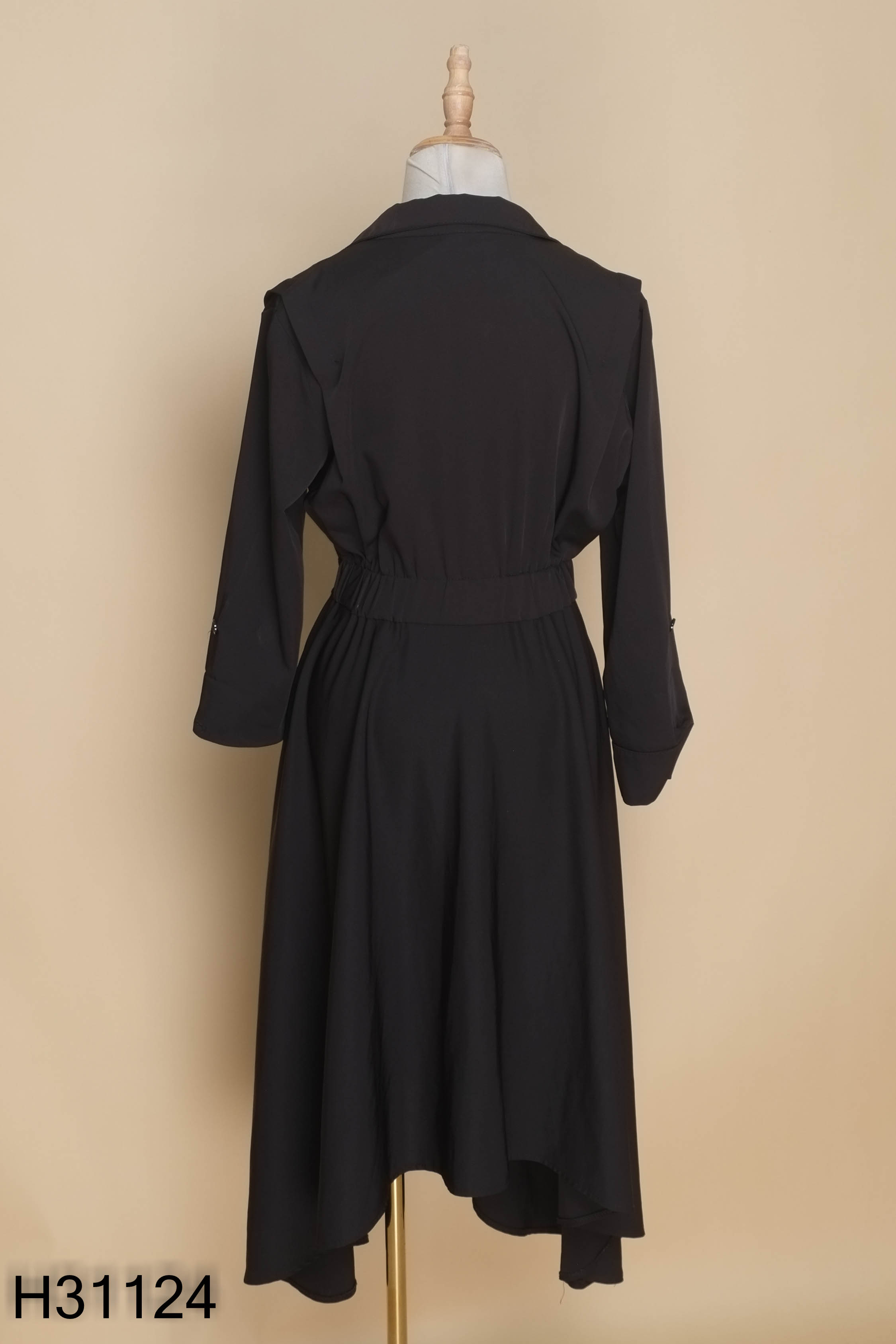 Váy đen dài tay cổ vest