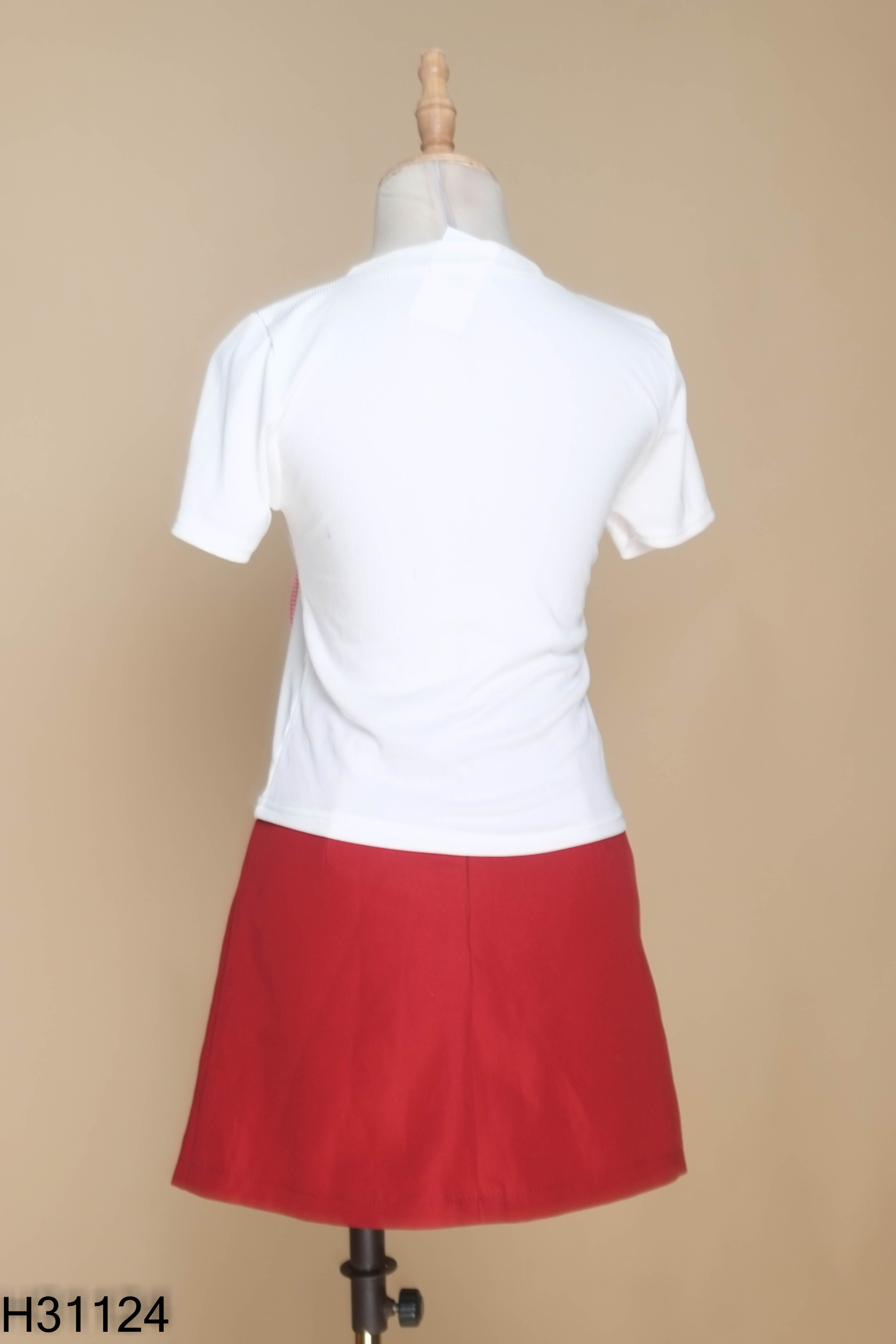 Set trắng đính nơ+váy đỏ