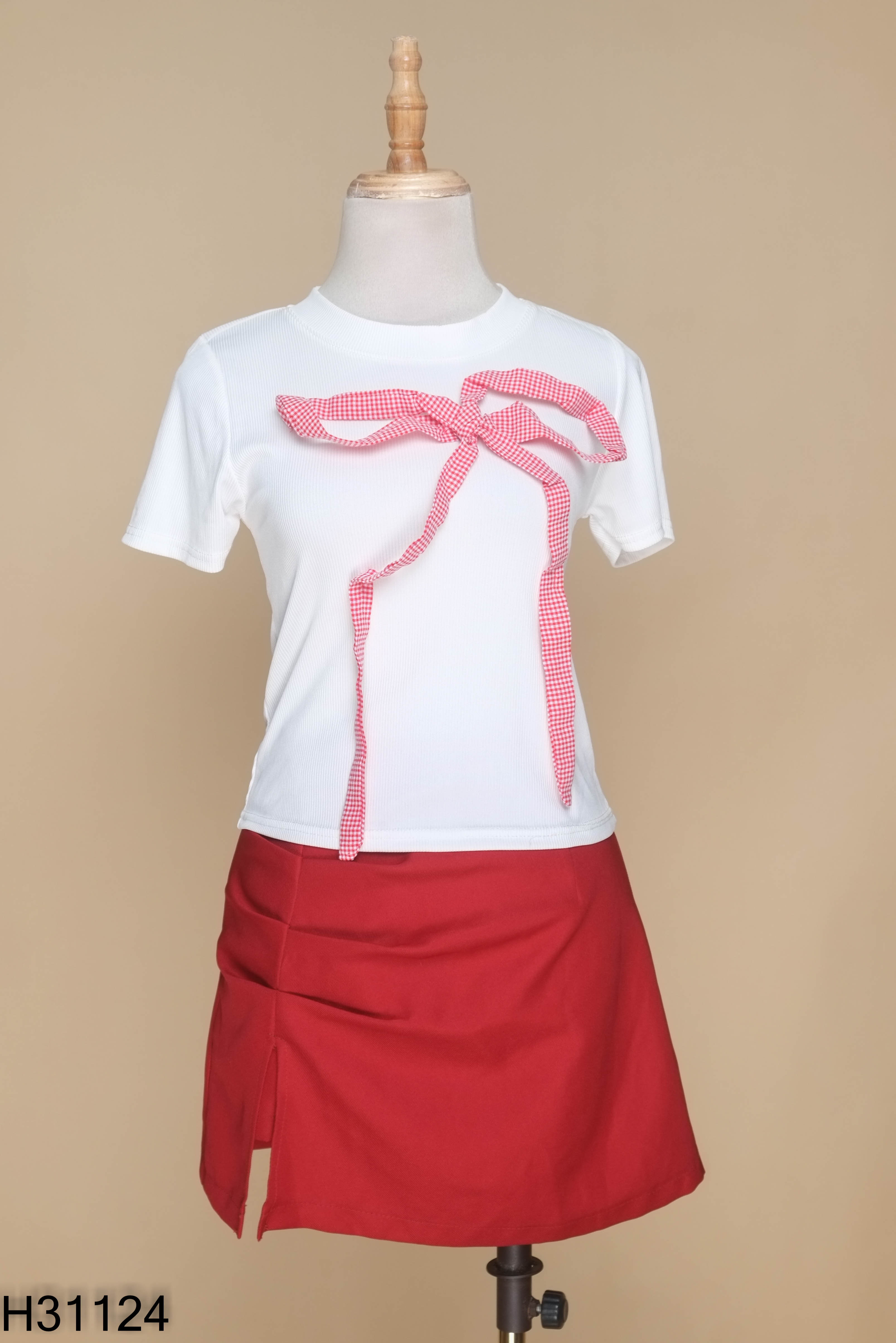 Set trắng đính nơ+váy đỏ