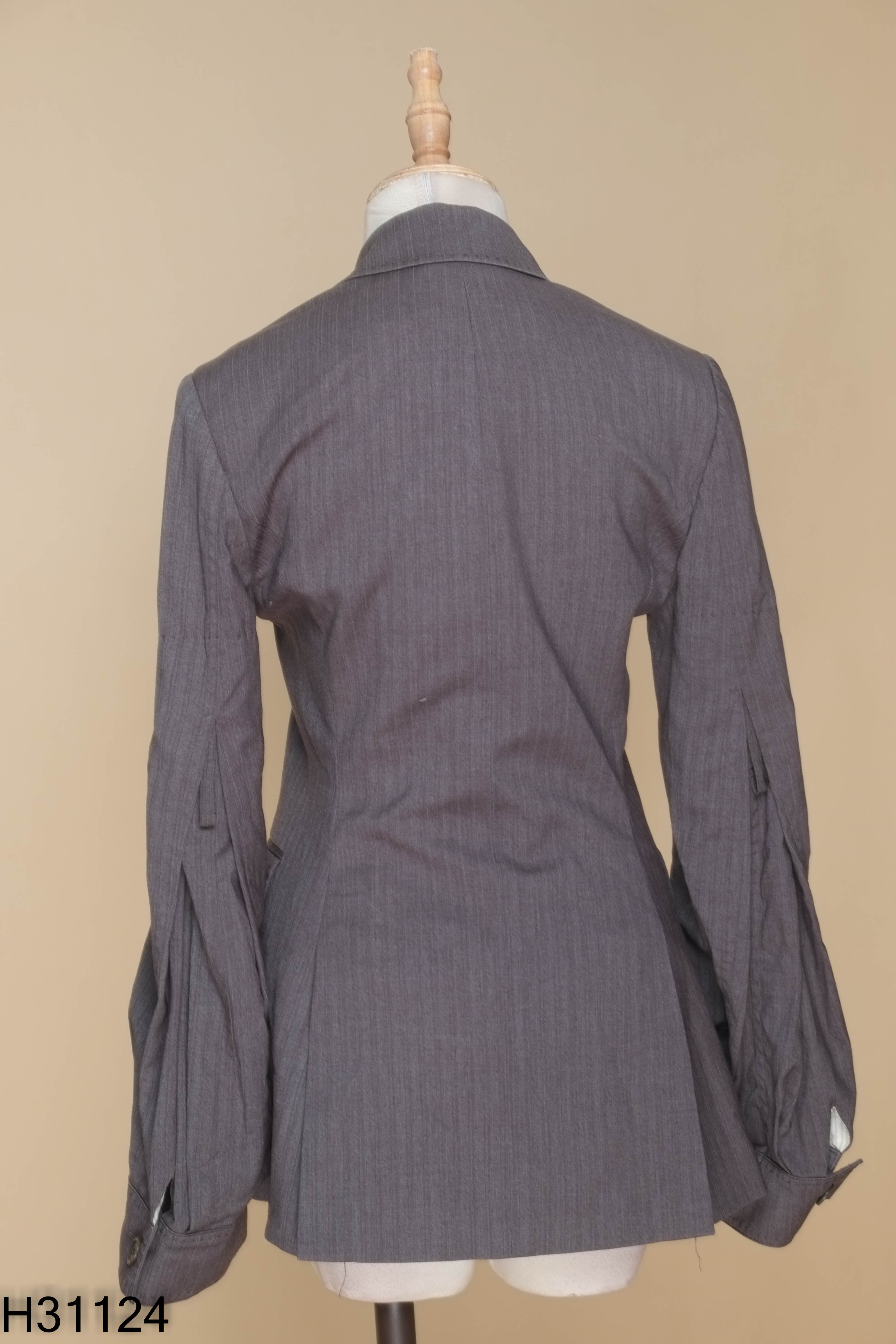 Áo blazer ghi kẻ BCBG MAXAZRIA
