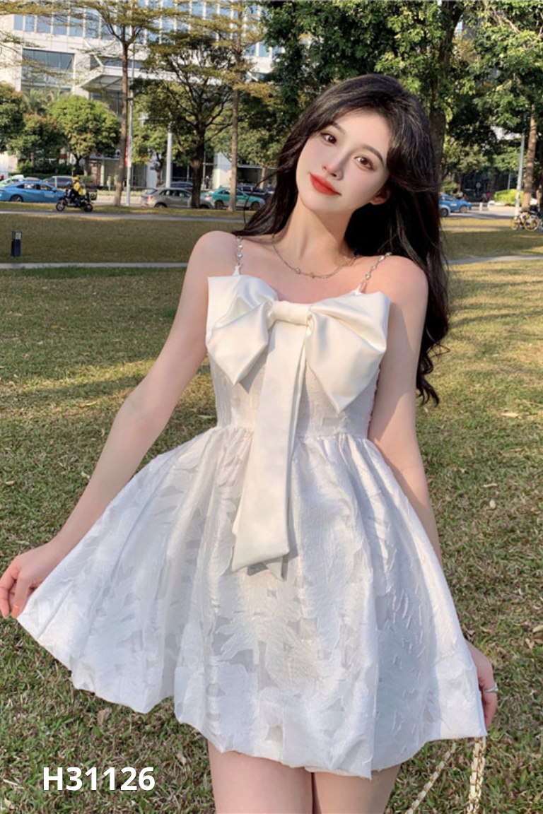Váy hai dây trắng họa tiết nơ