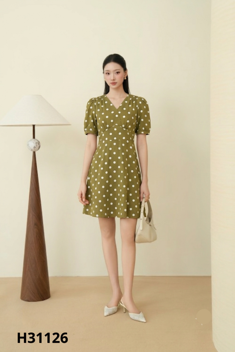 Váy xanh ÉNLNE cổ tim chấm bi