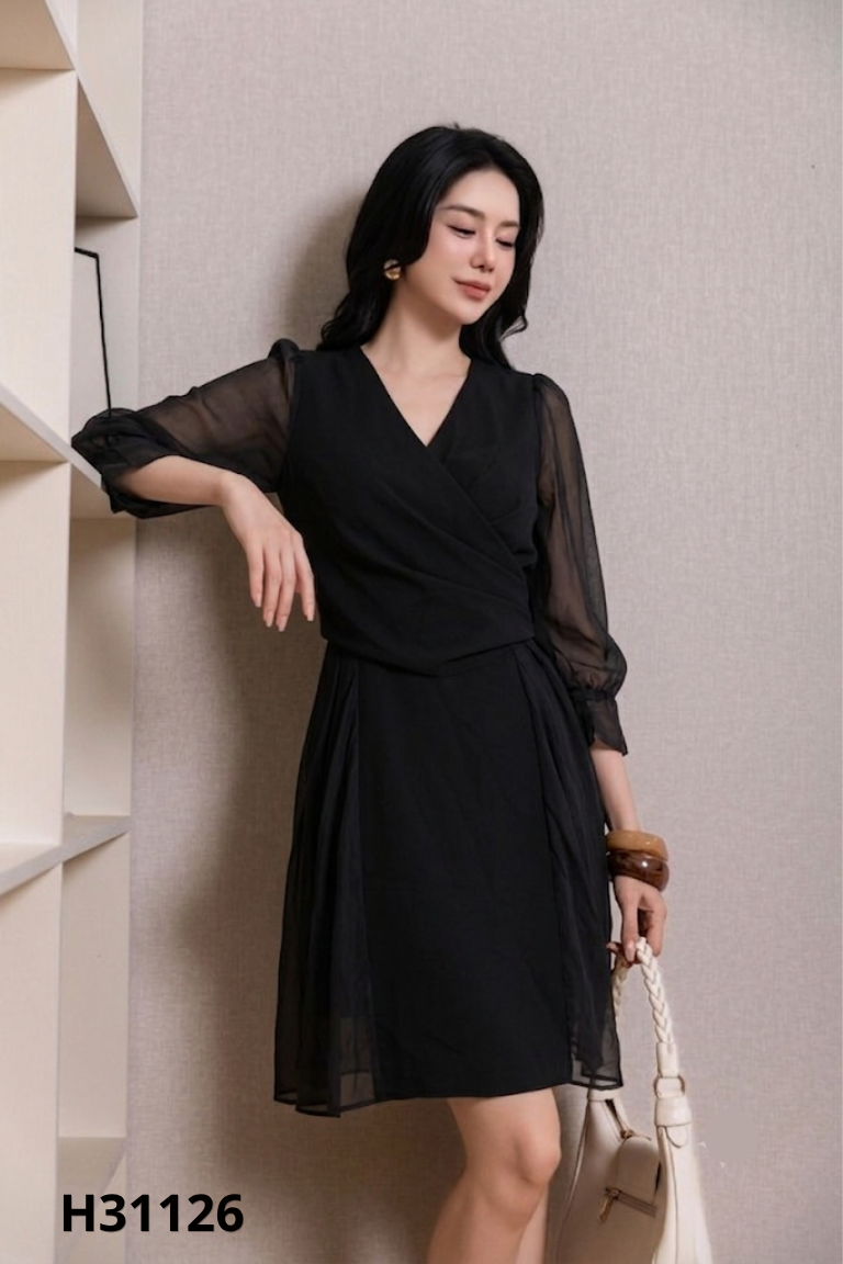 Váy đen cổ tim tay lưới
