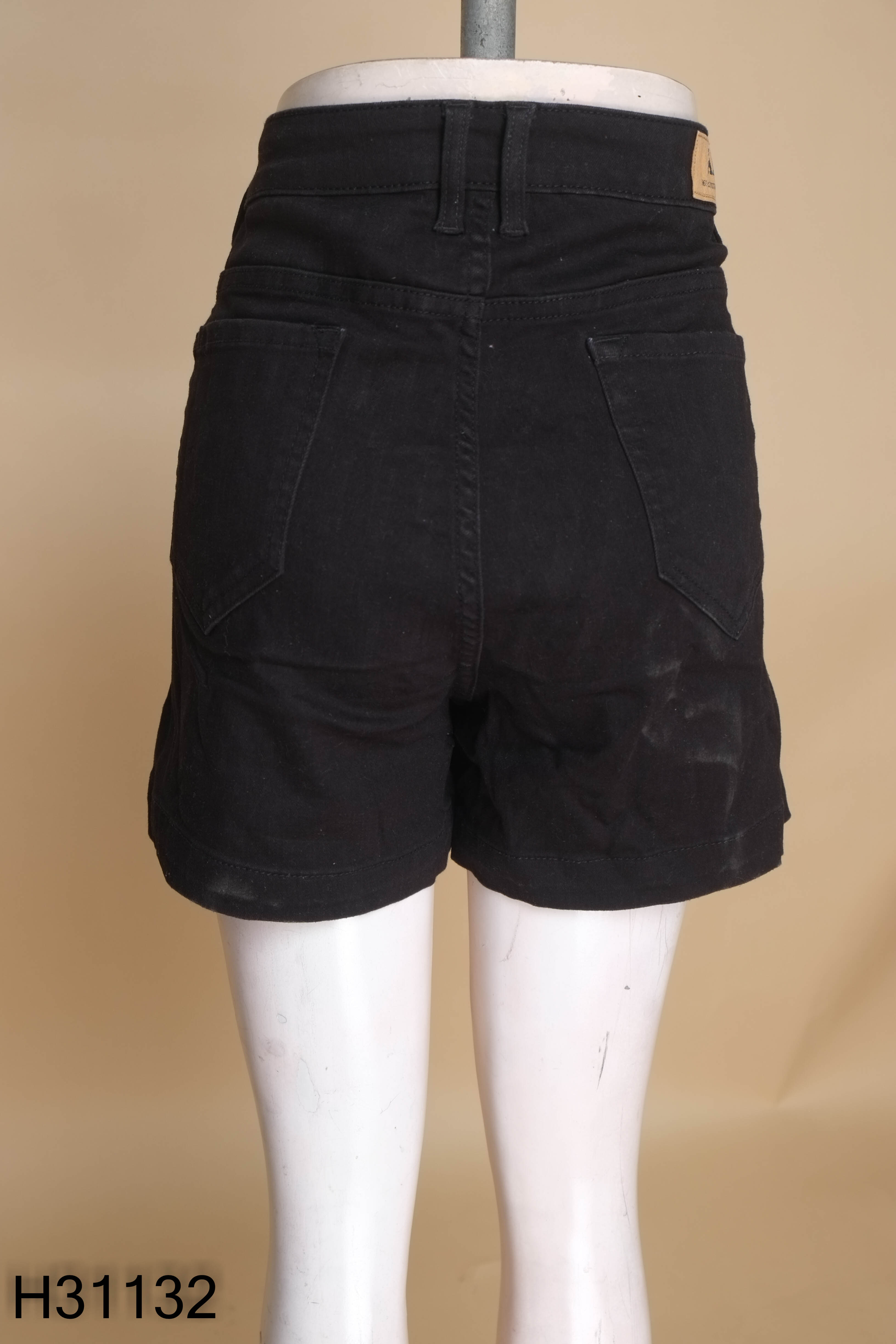 Quần short jean đen GAP
