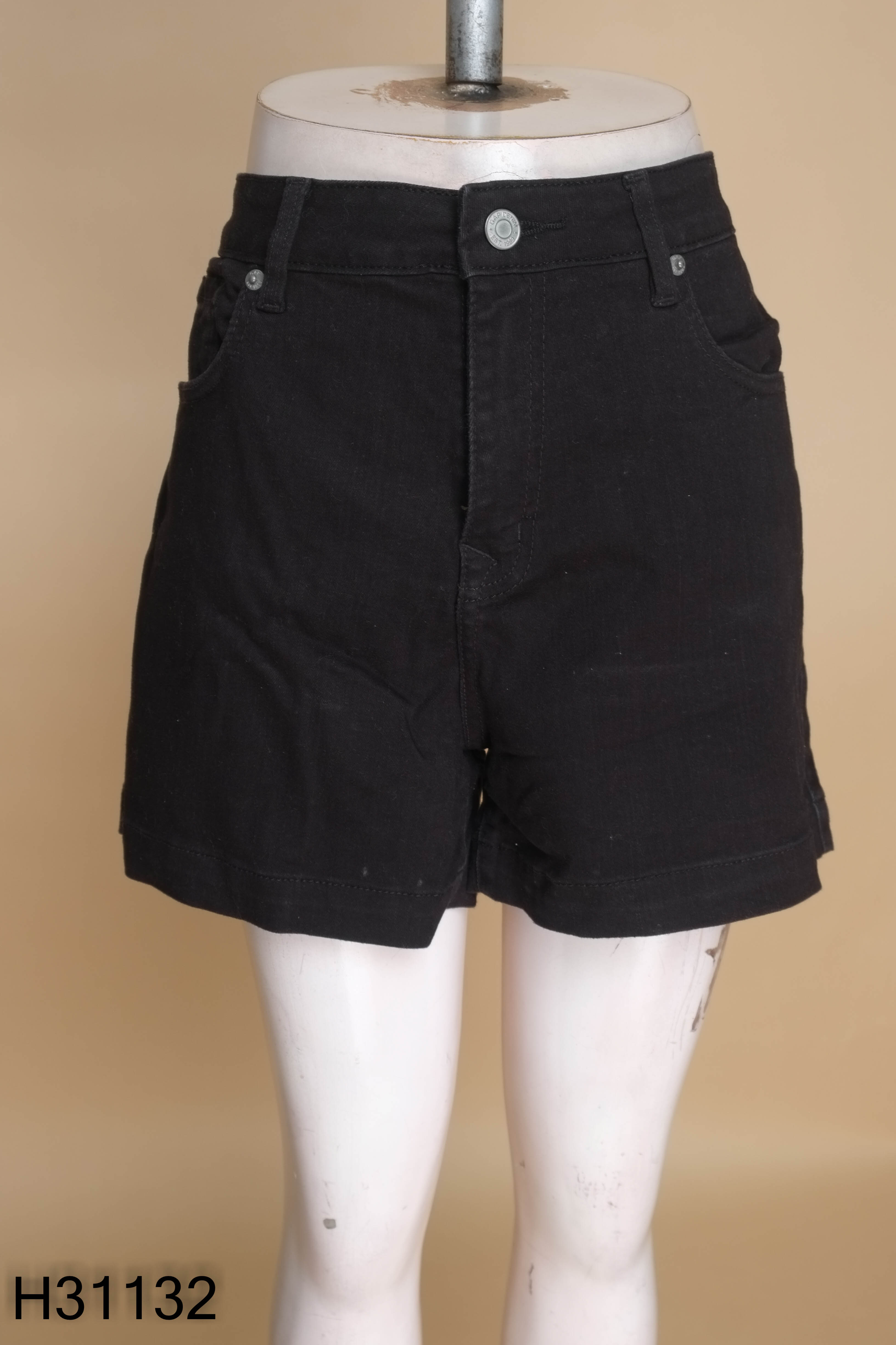 Quần short jean đen GAP