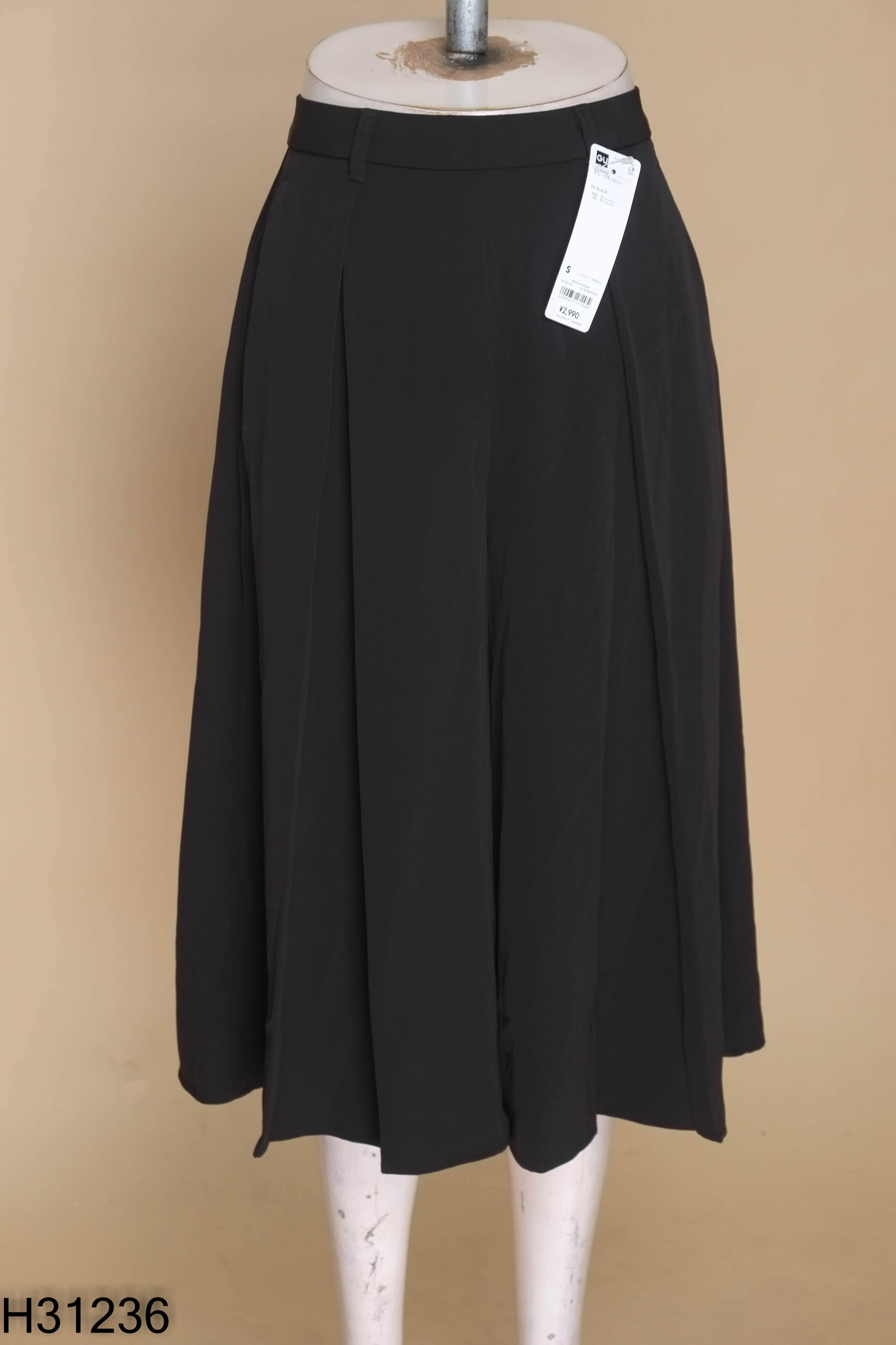 NEWTAG GU quần shorts lửng đen