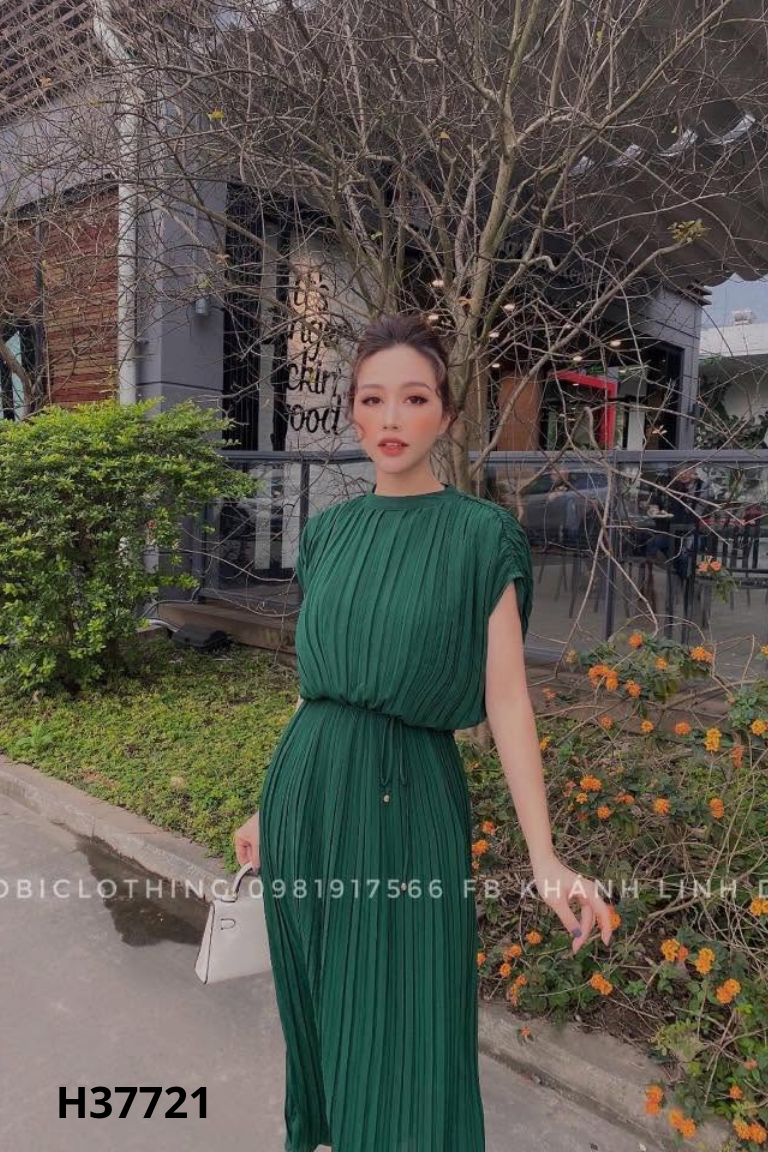 Váy xanh xếp ly trơn