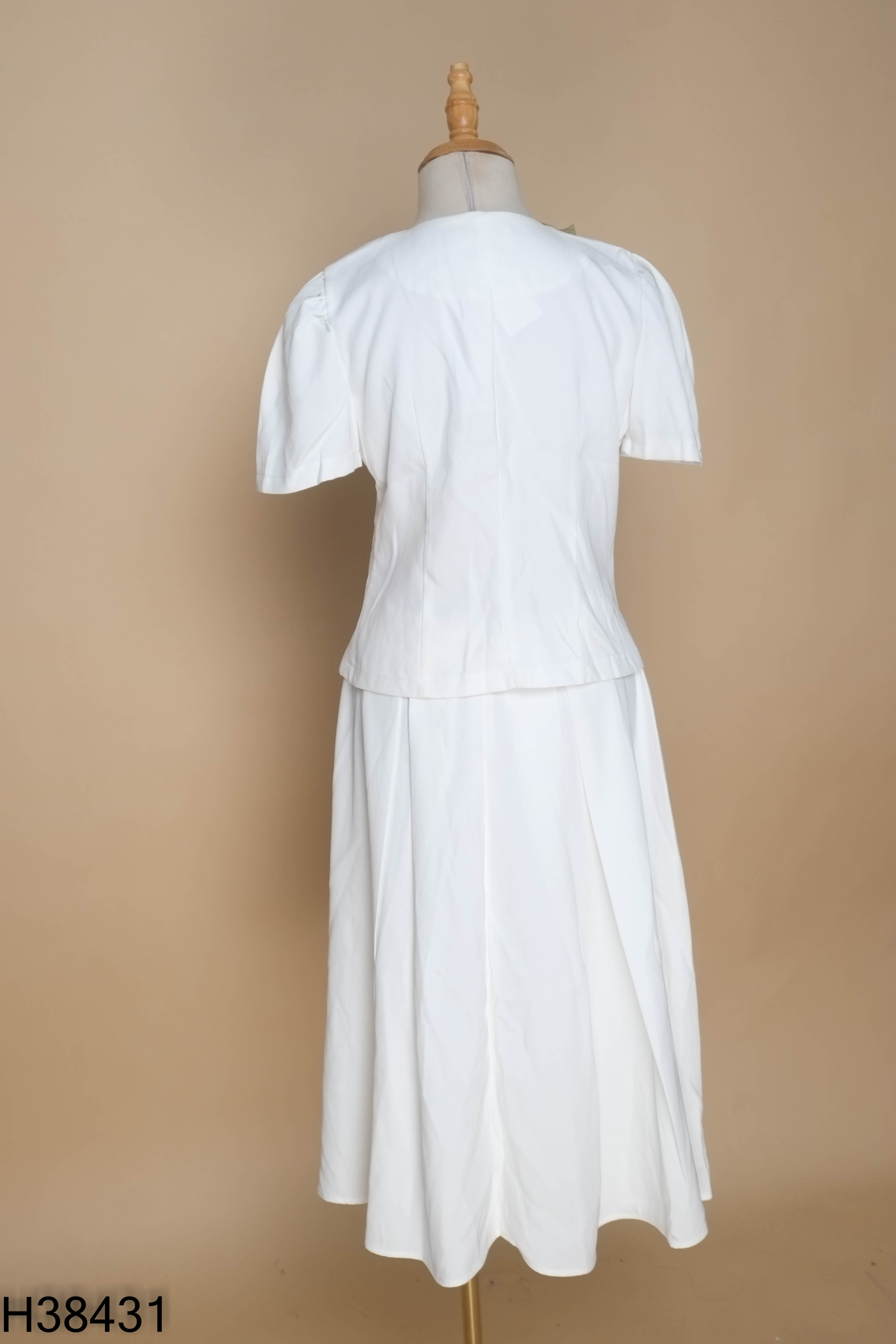 NEWTAG MONOCO set trắng đính hoa+váy