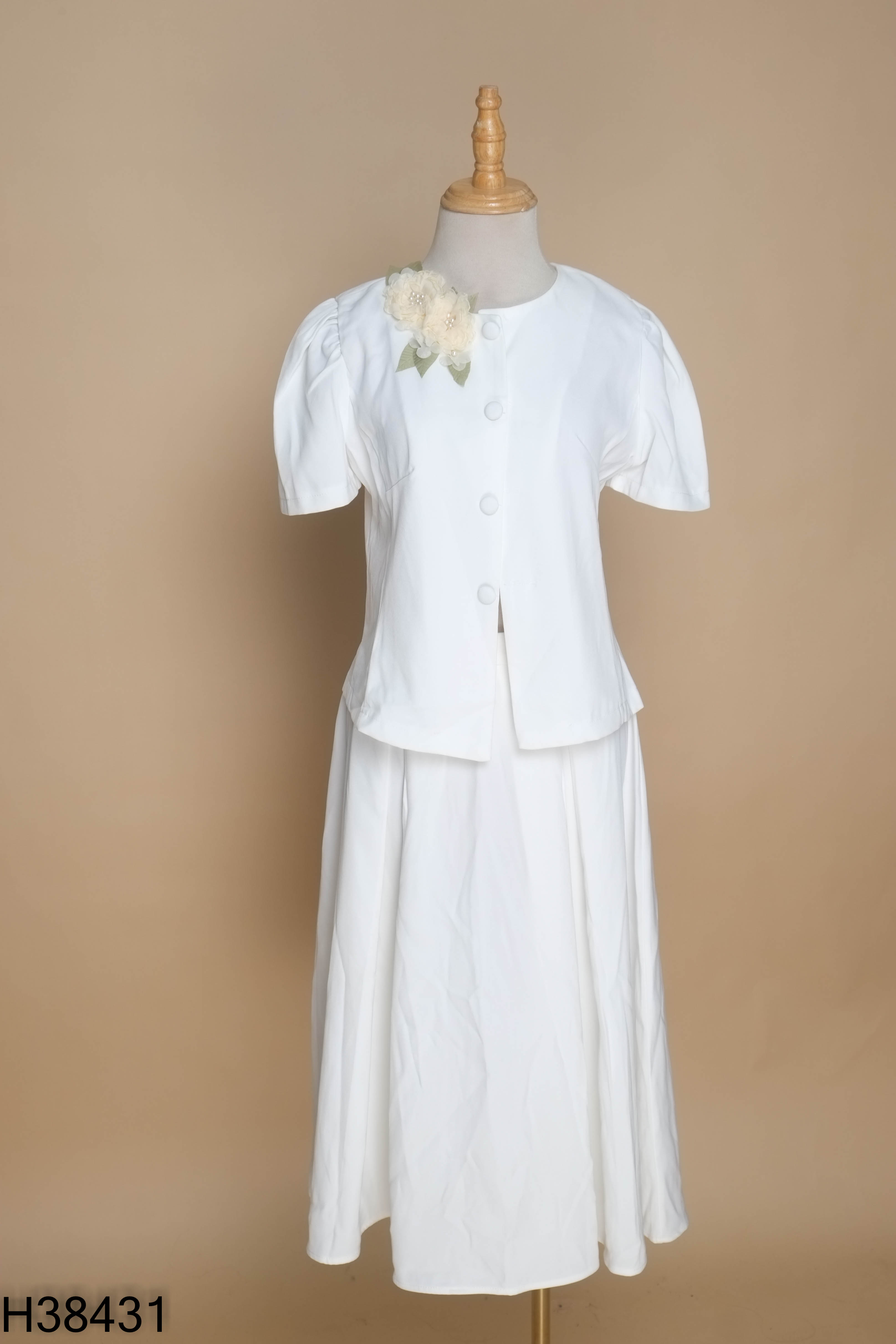 NEWTAG MONOCO set trắng đính hoa+váy