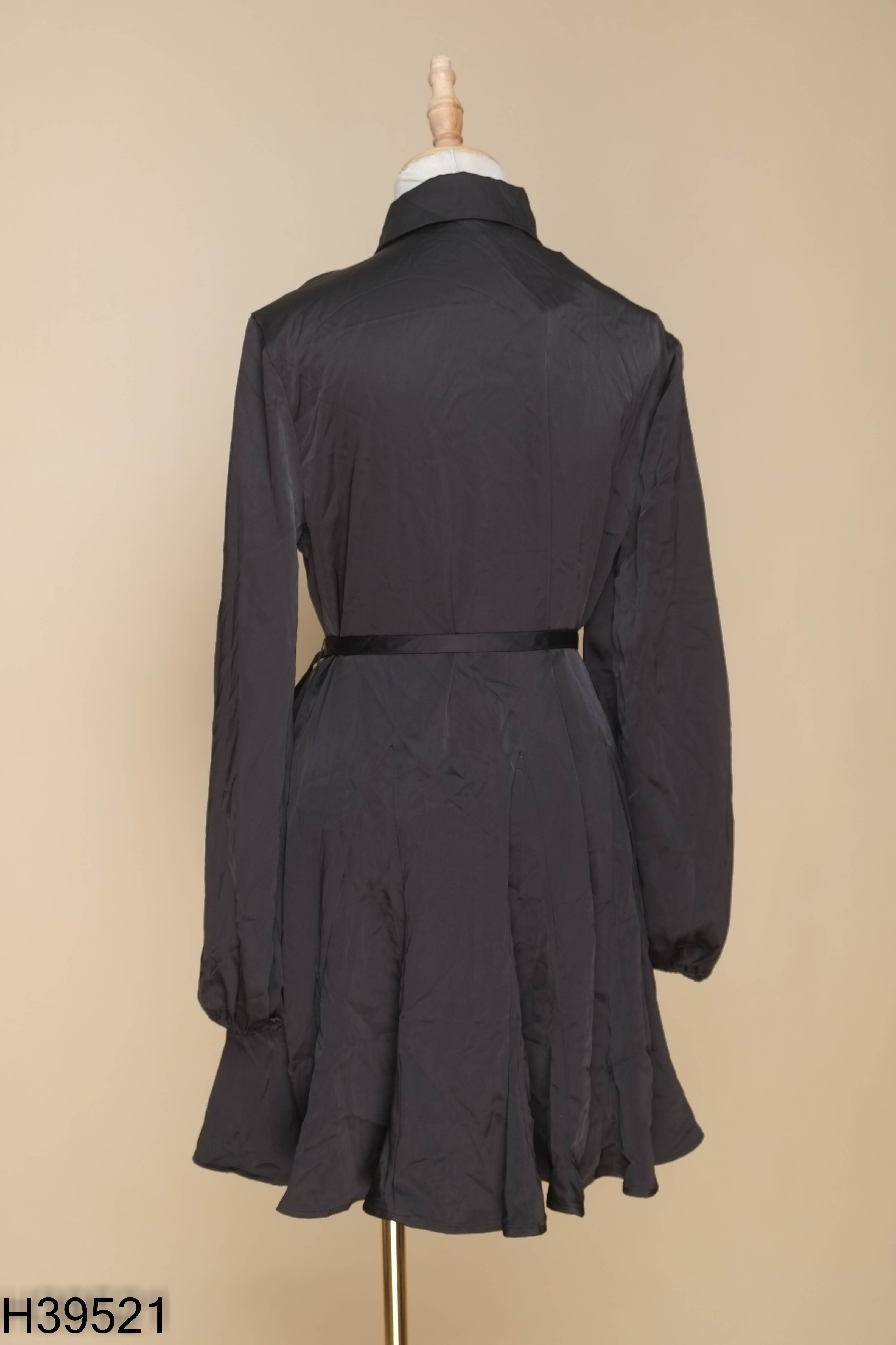 NEWTAG váy lụa STRADIVARIUS đen
