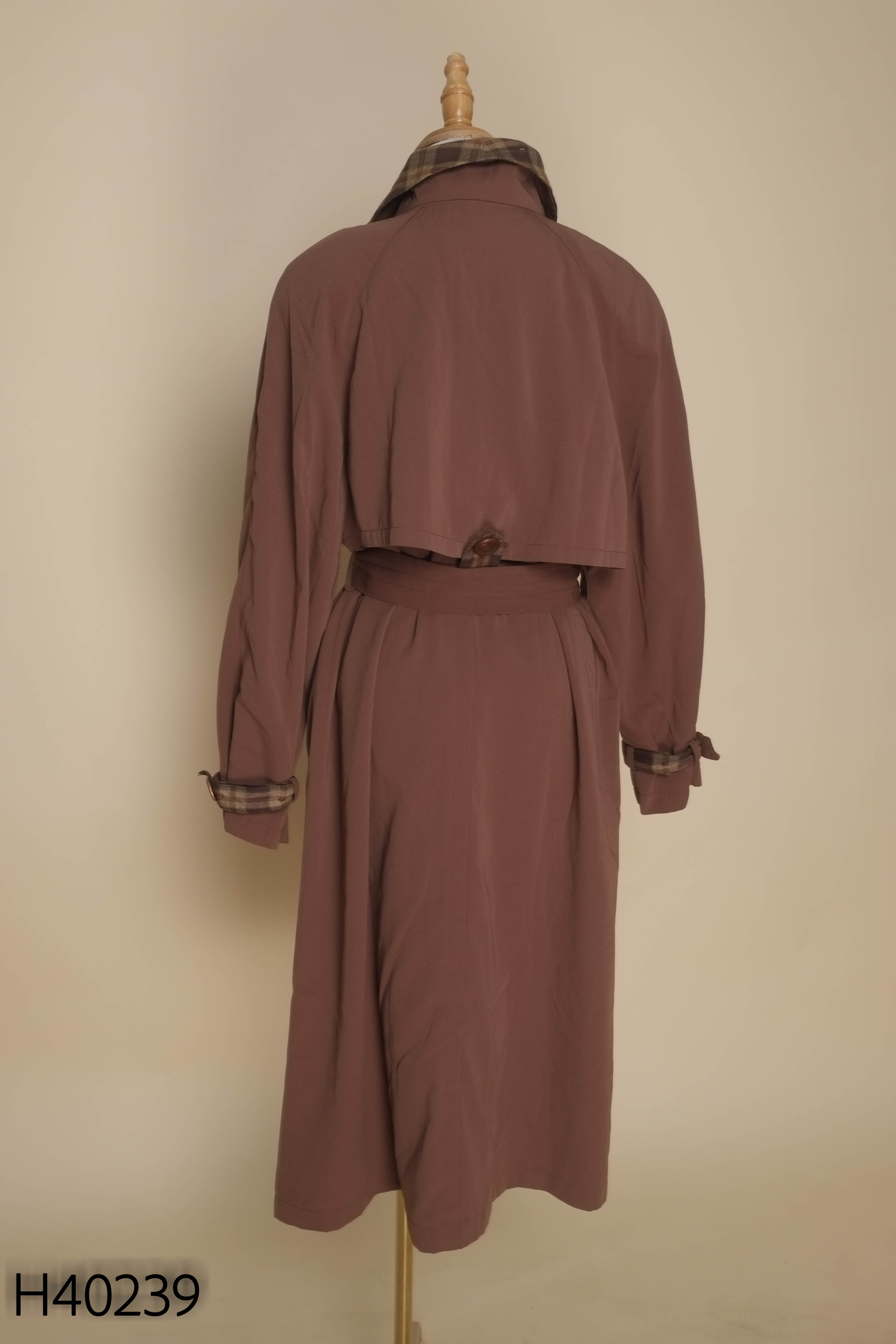 Áo mangto nâu cổ caro