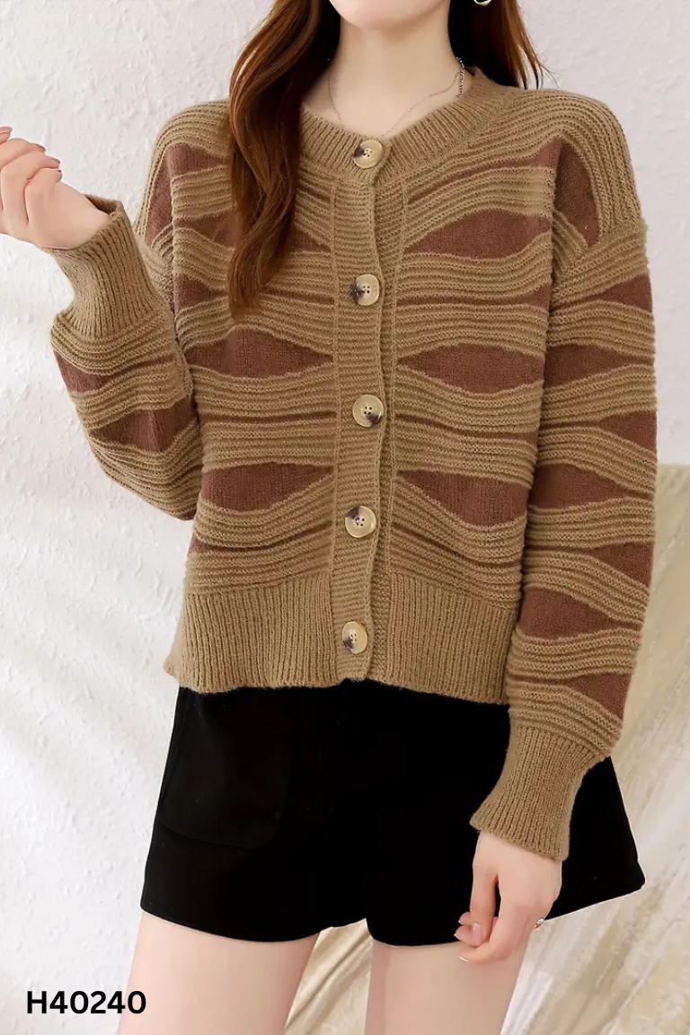 Áo len cardigan nâu họa tiết sọc