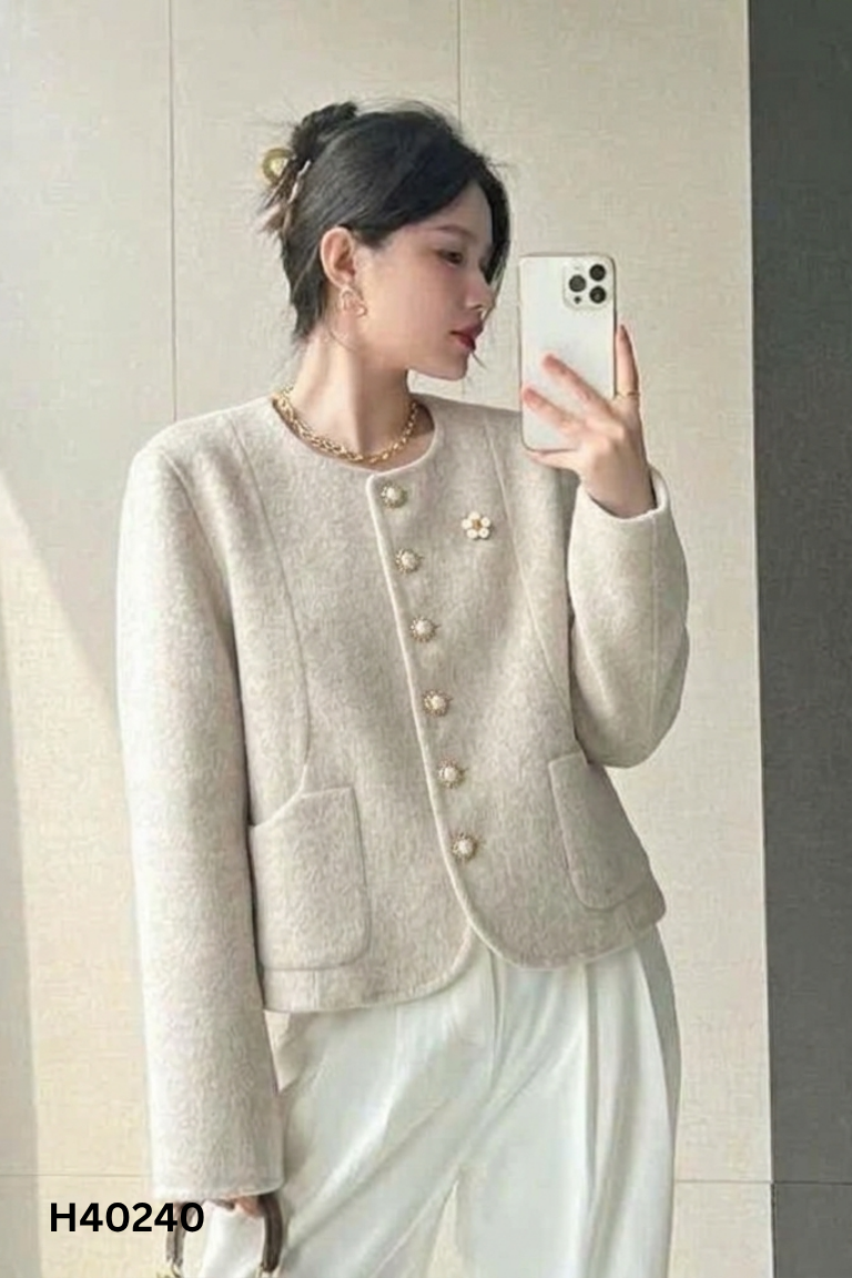 Áo dạ be tiêu phối cúc ngọc