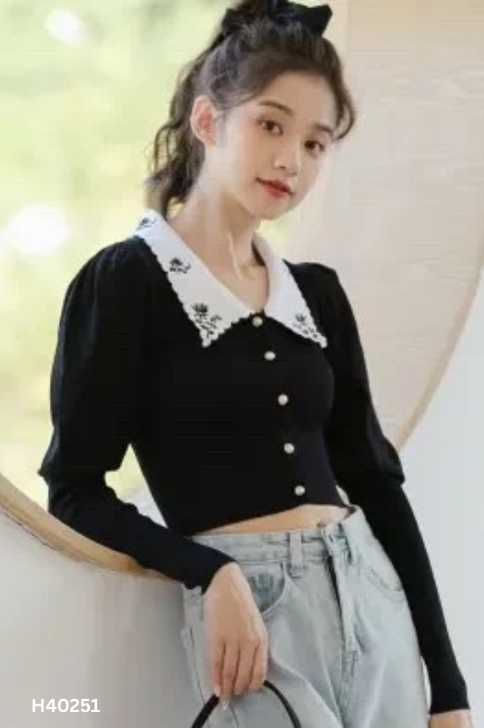 Áo len cardigan đen lá cổ be