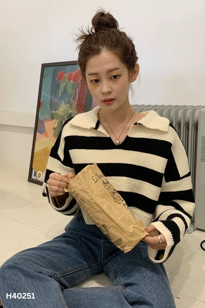 Áo len trắng phối đen kẻ ngang