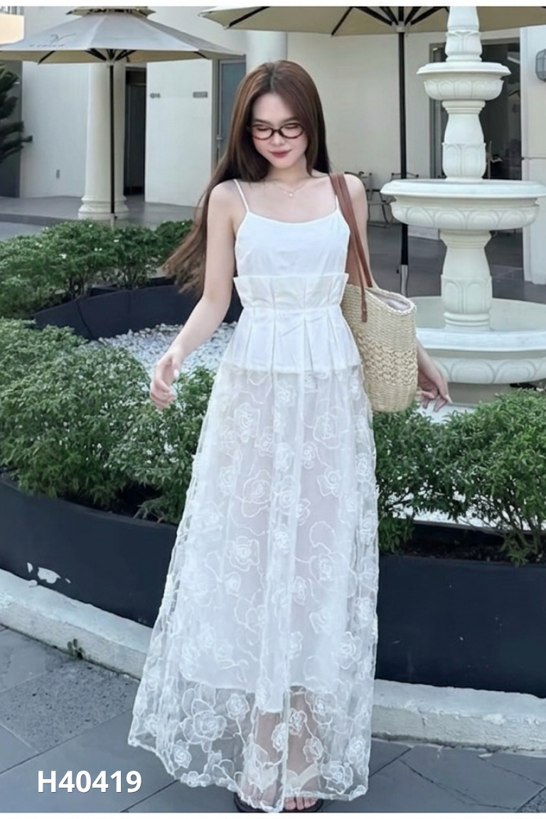 Váy ren trắng hai dây siết eo